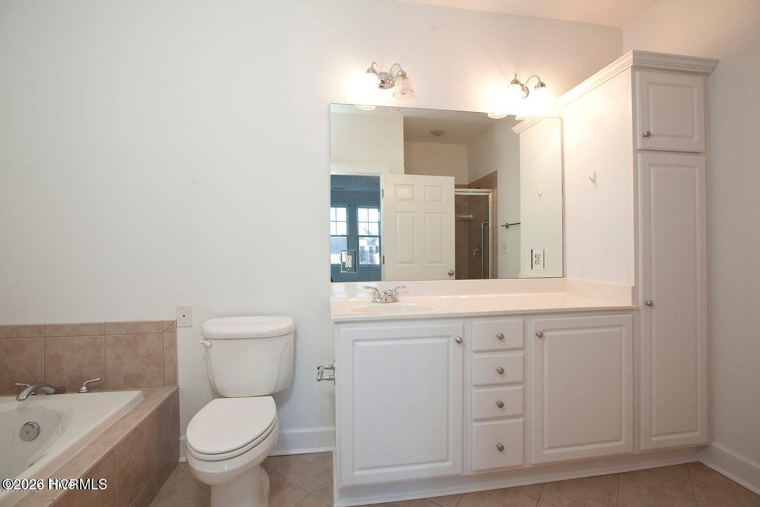 100565109 | Photo 13