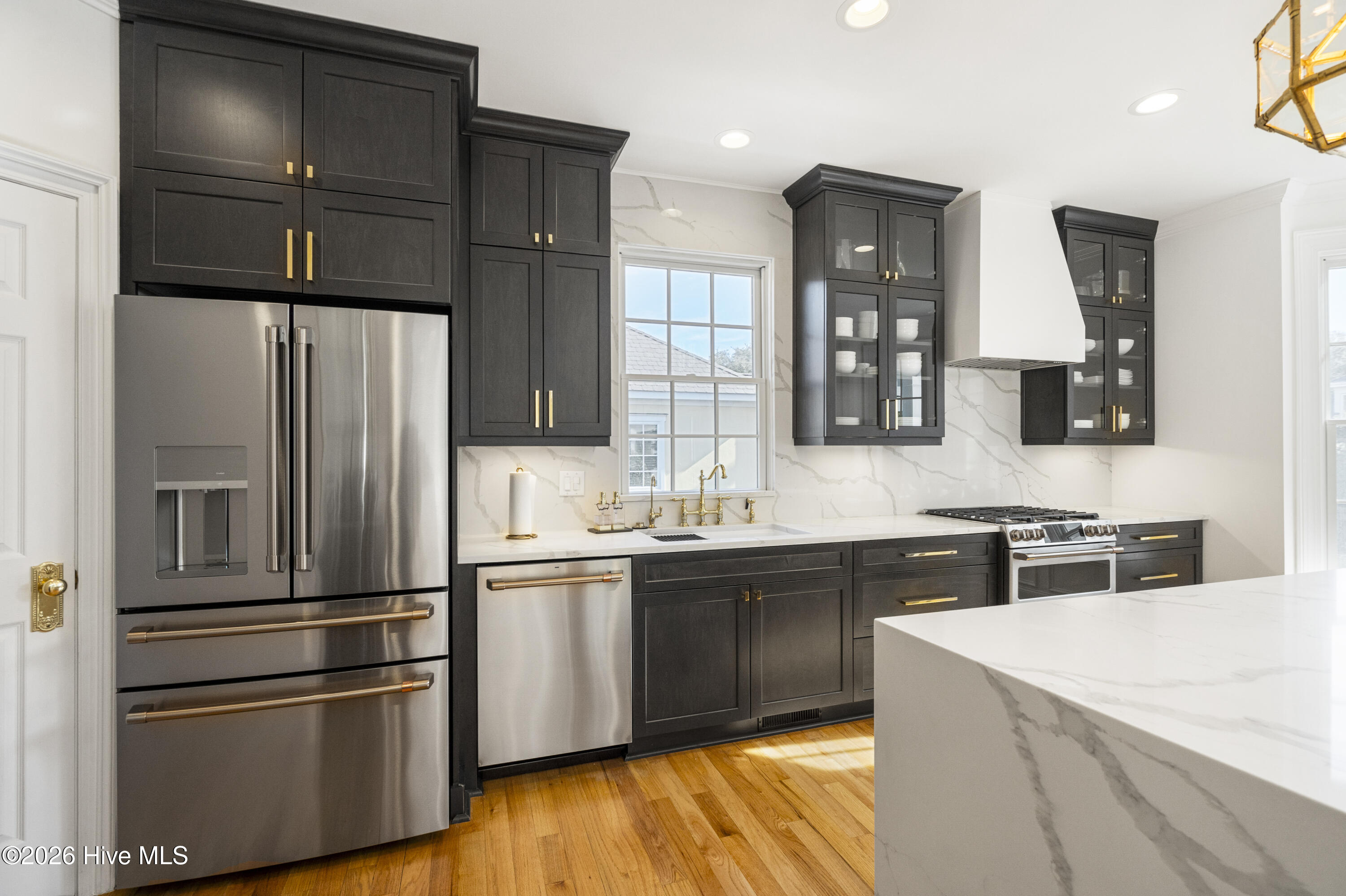 100552221 | Photo 32