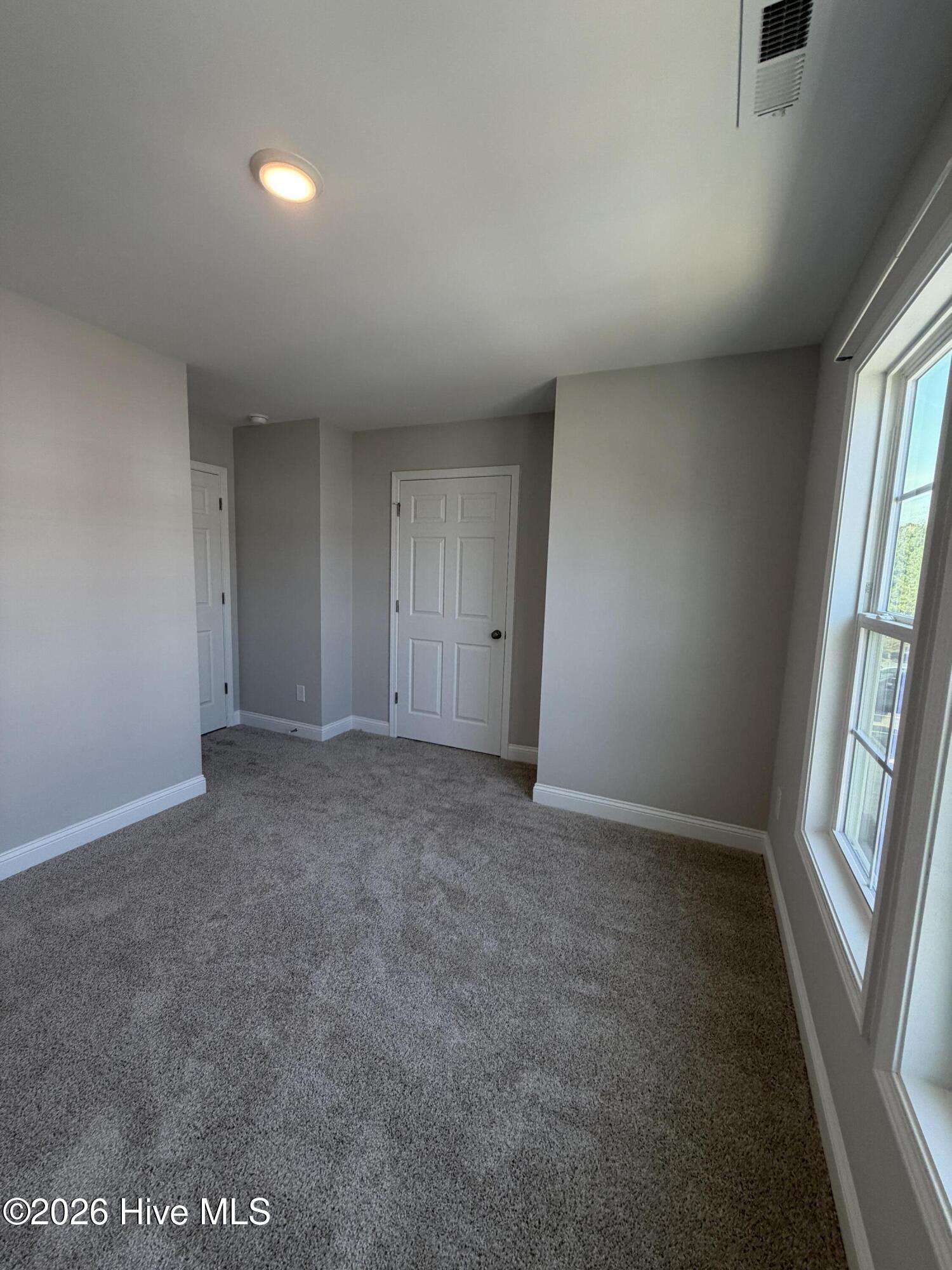 100558167 | Photo 27