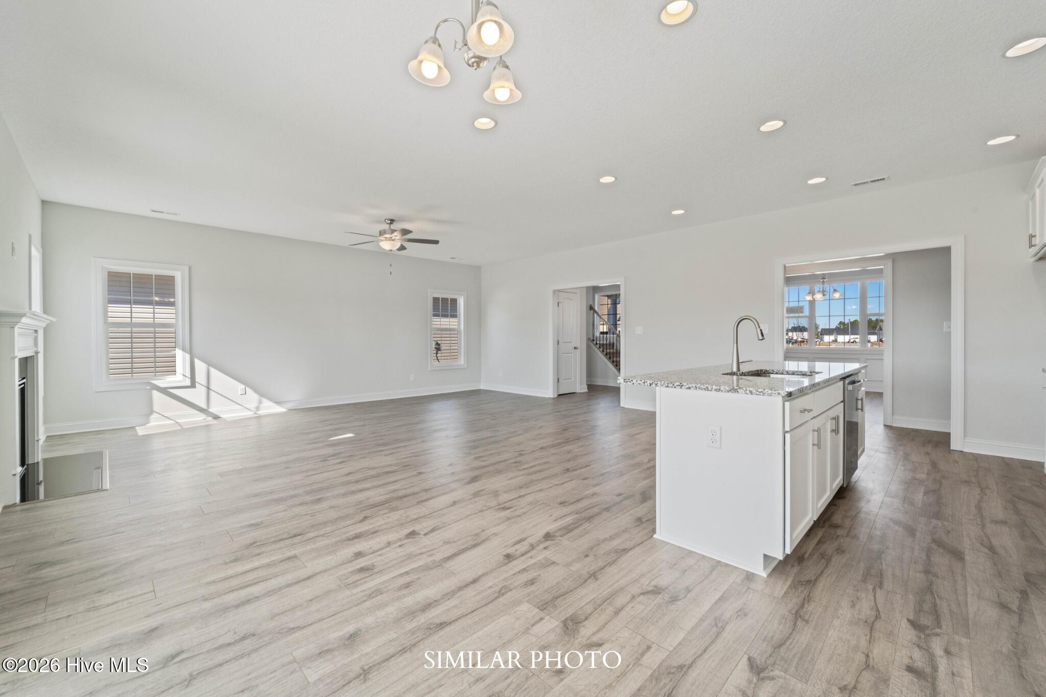 100556342 | Photo 18