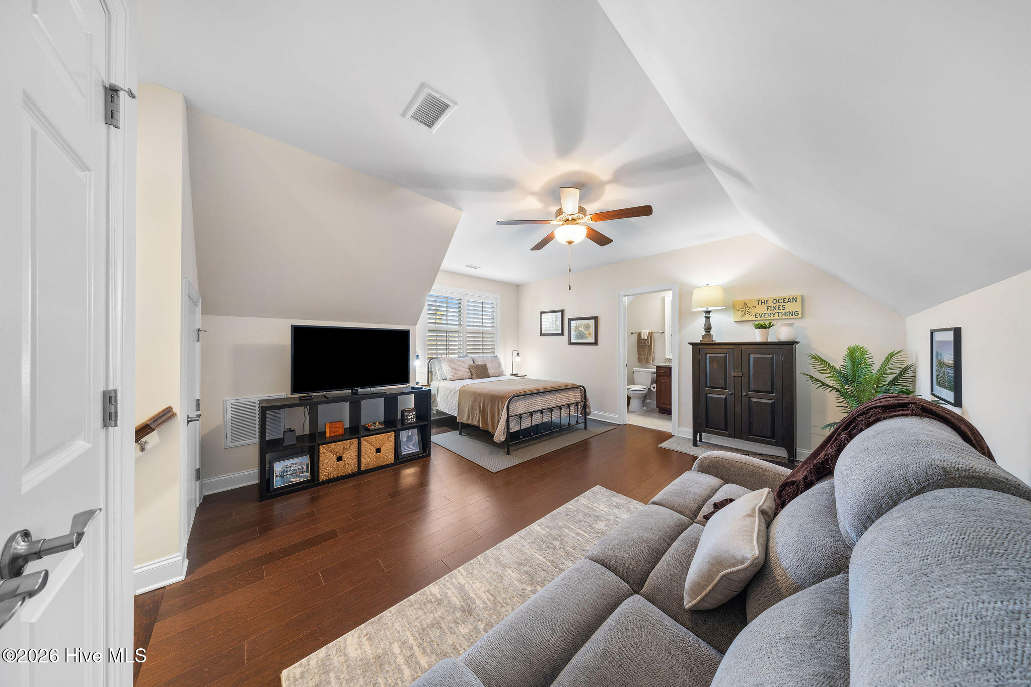 100564801 | Photo 31