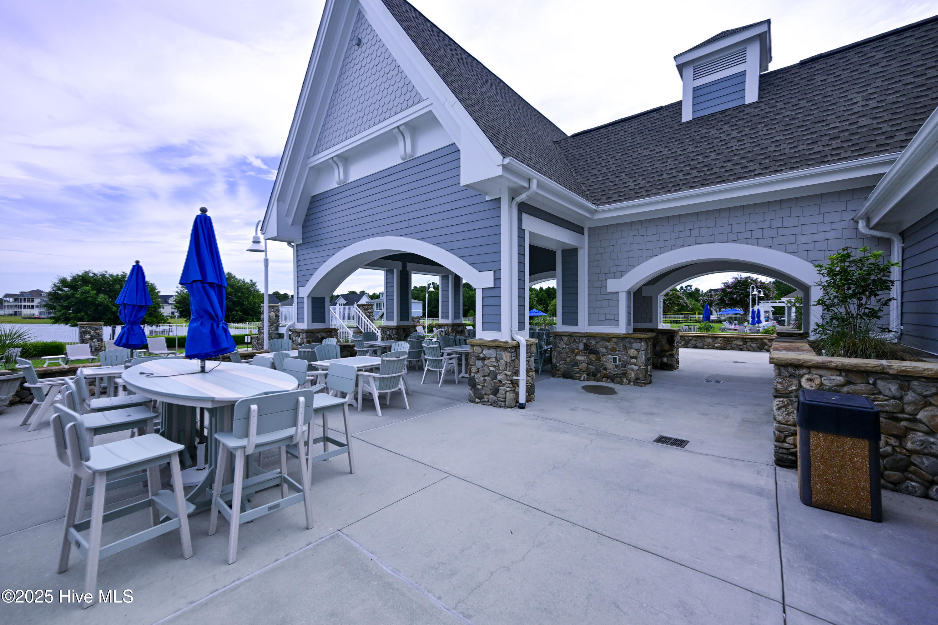 100523770 | Photo 62