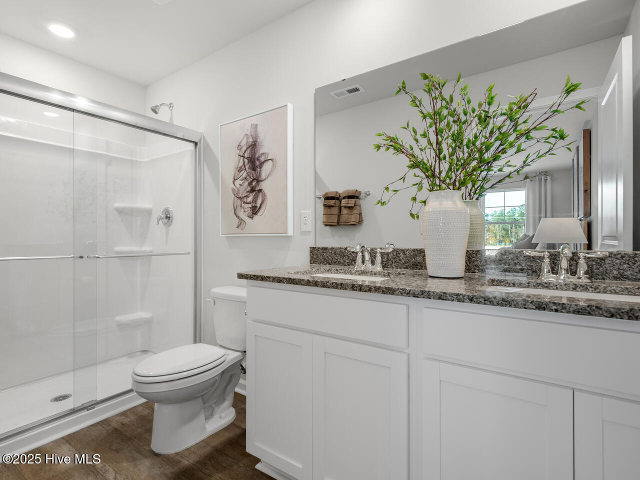 100545380 | Photo 22