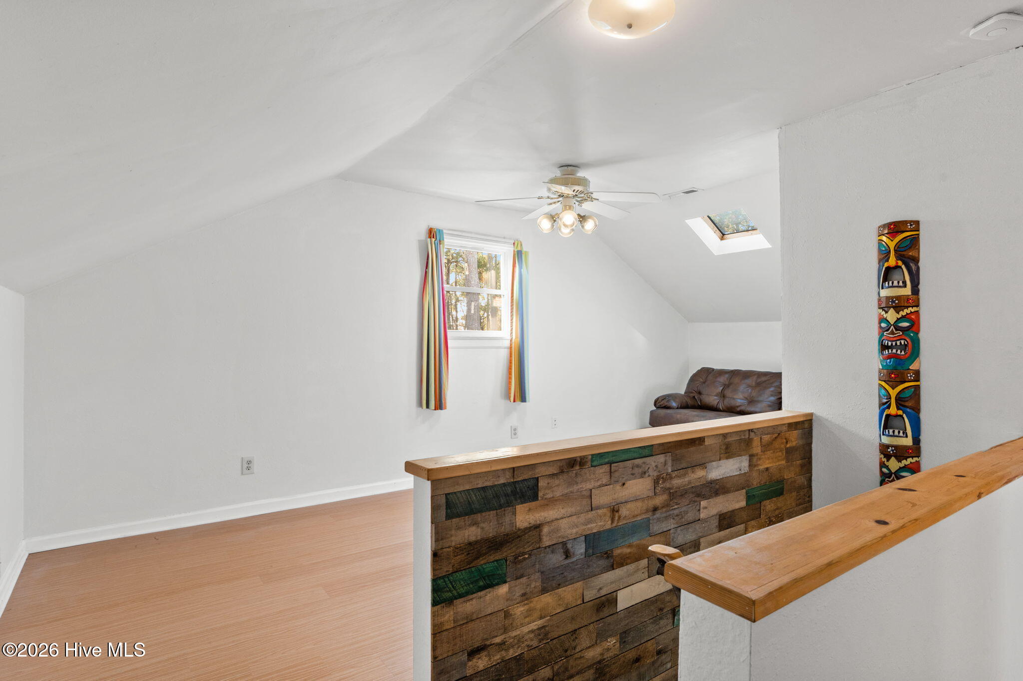 100548707 | Photo 38