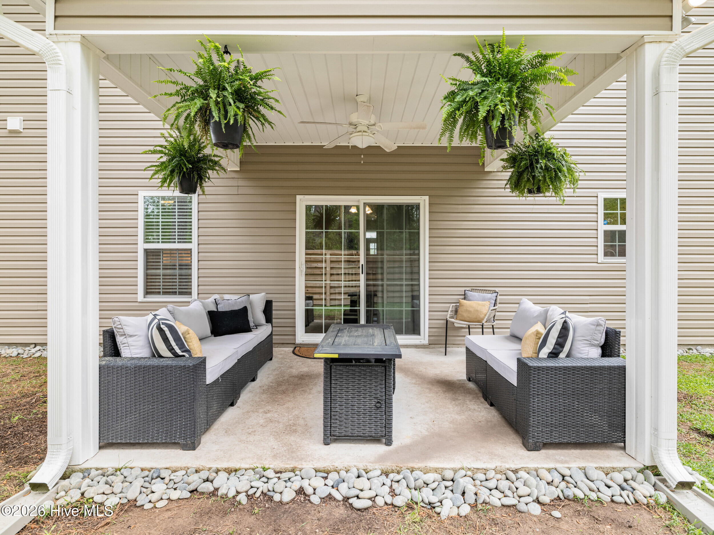 100569509 | Photo 62