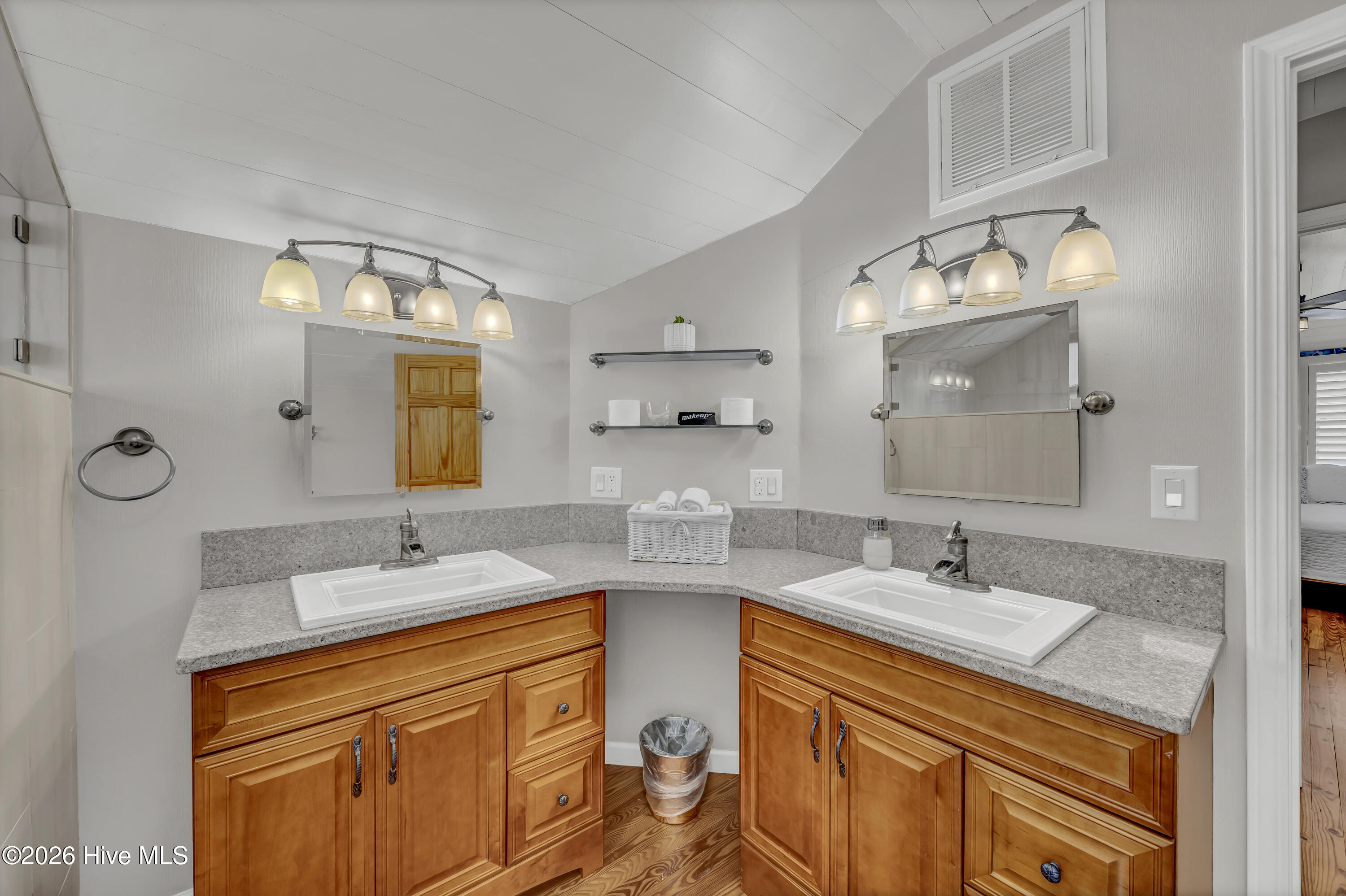 100559910 | Photo 22