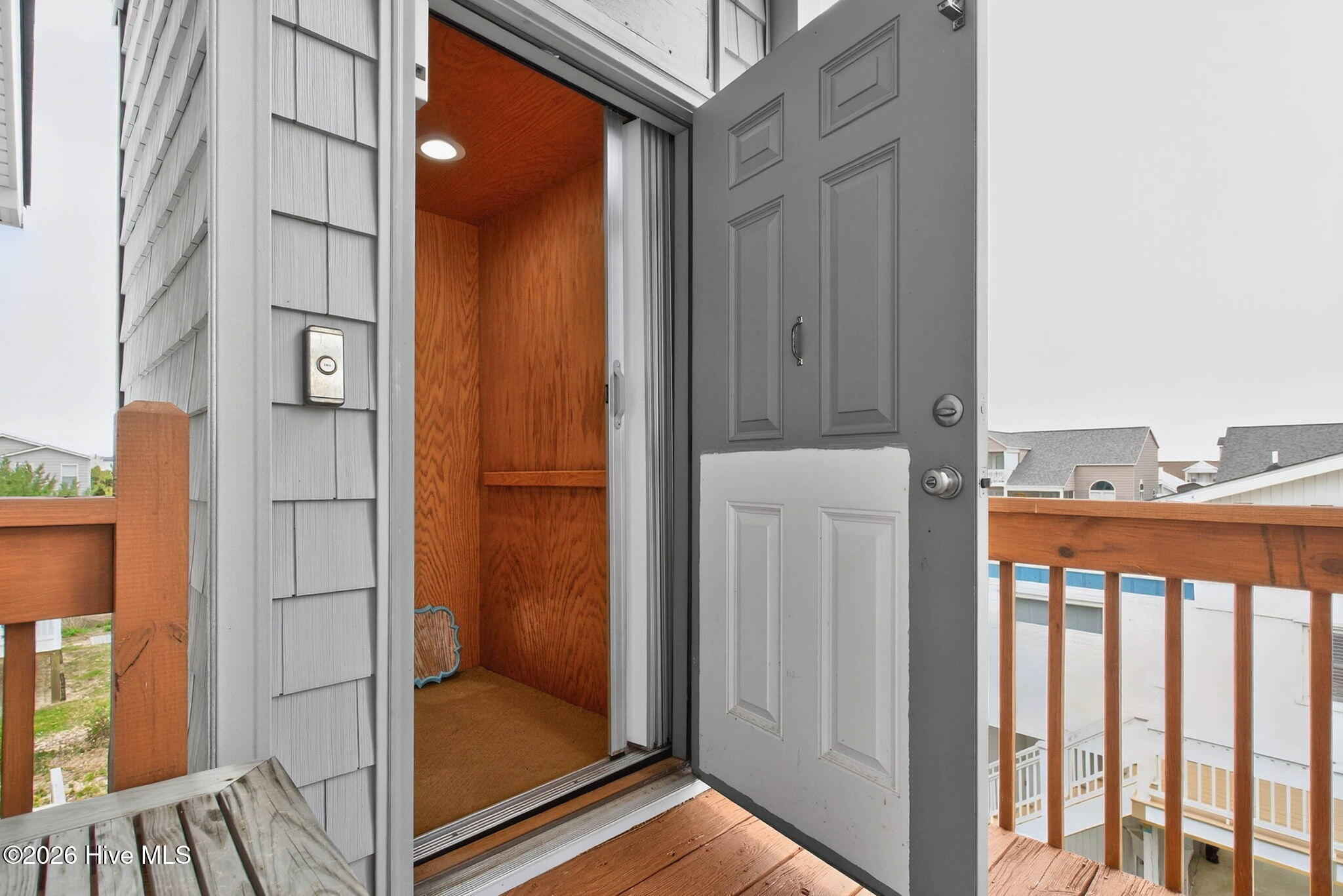 100565816 | Photo 43