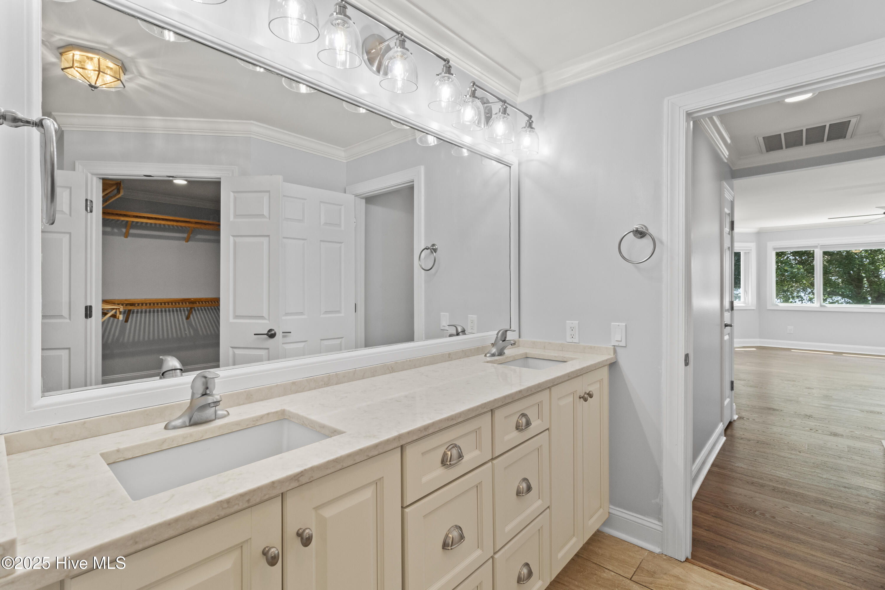 100503584 | Photo 48