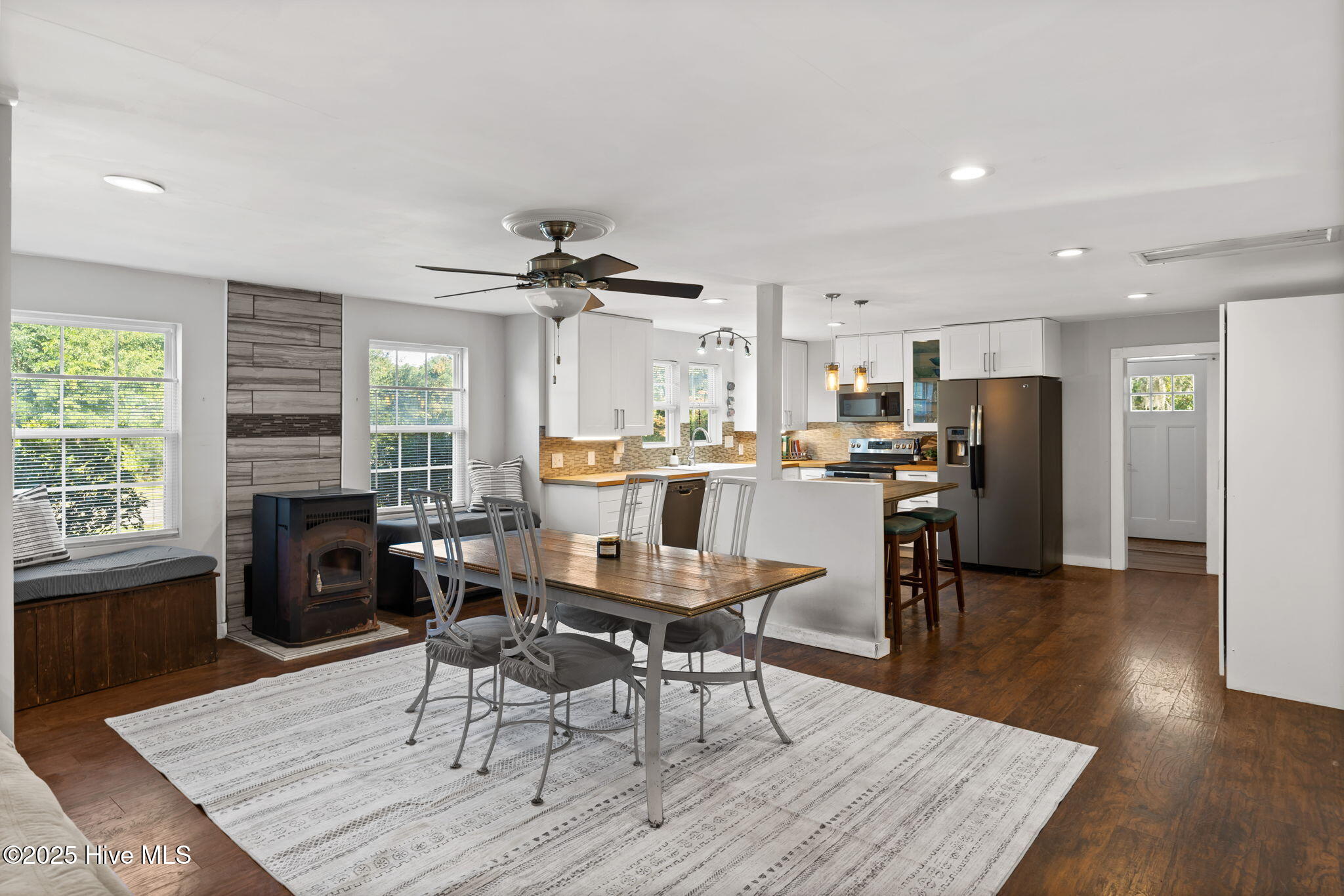 100538220 | Photo 12