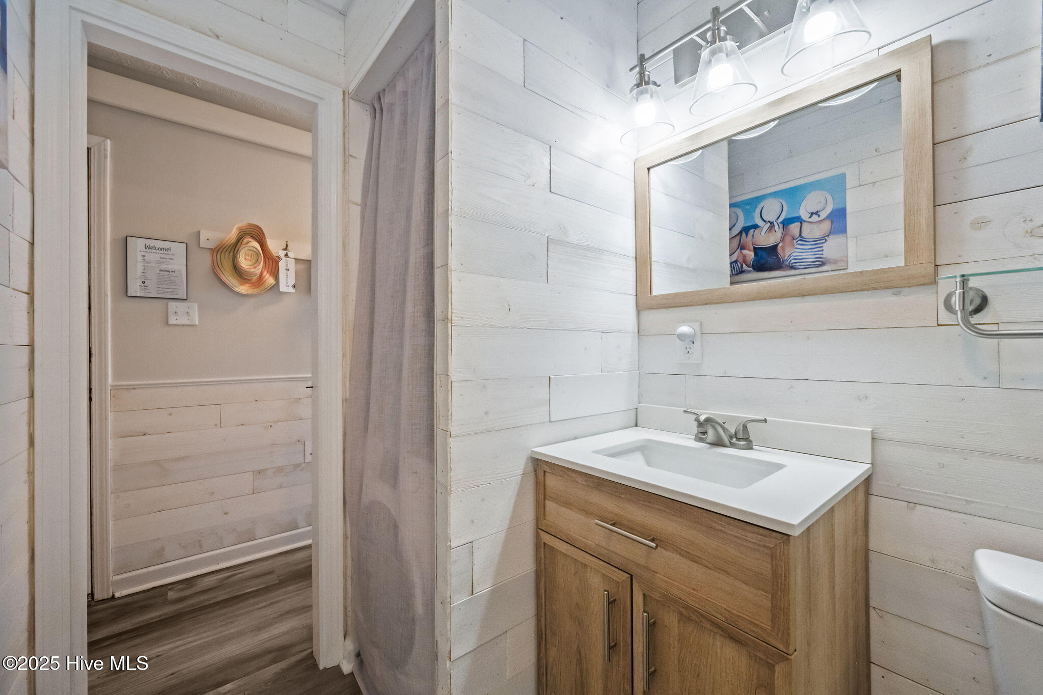 100546610 | Photo 21