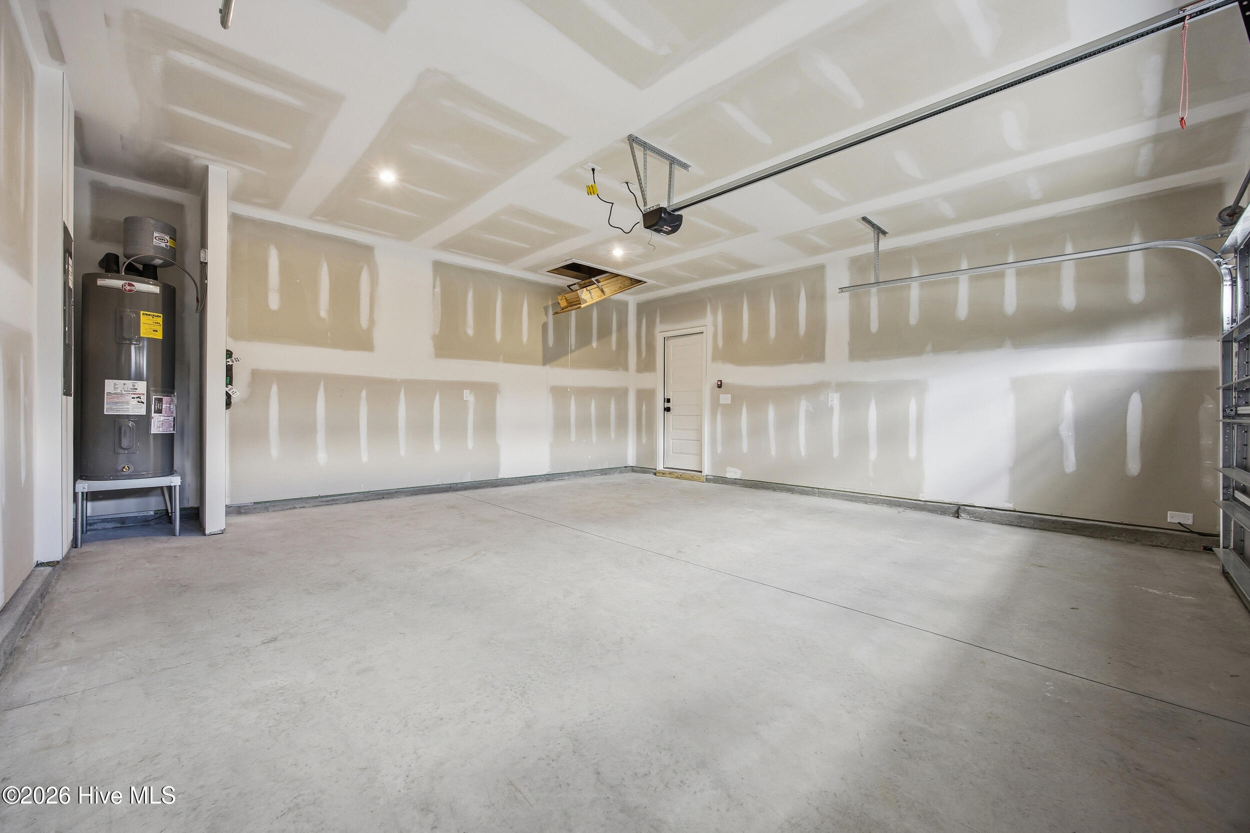 100540369 | Photo 36