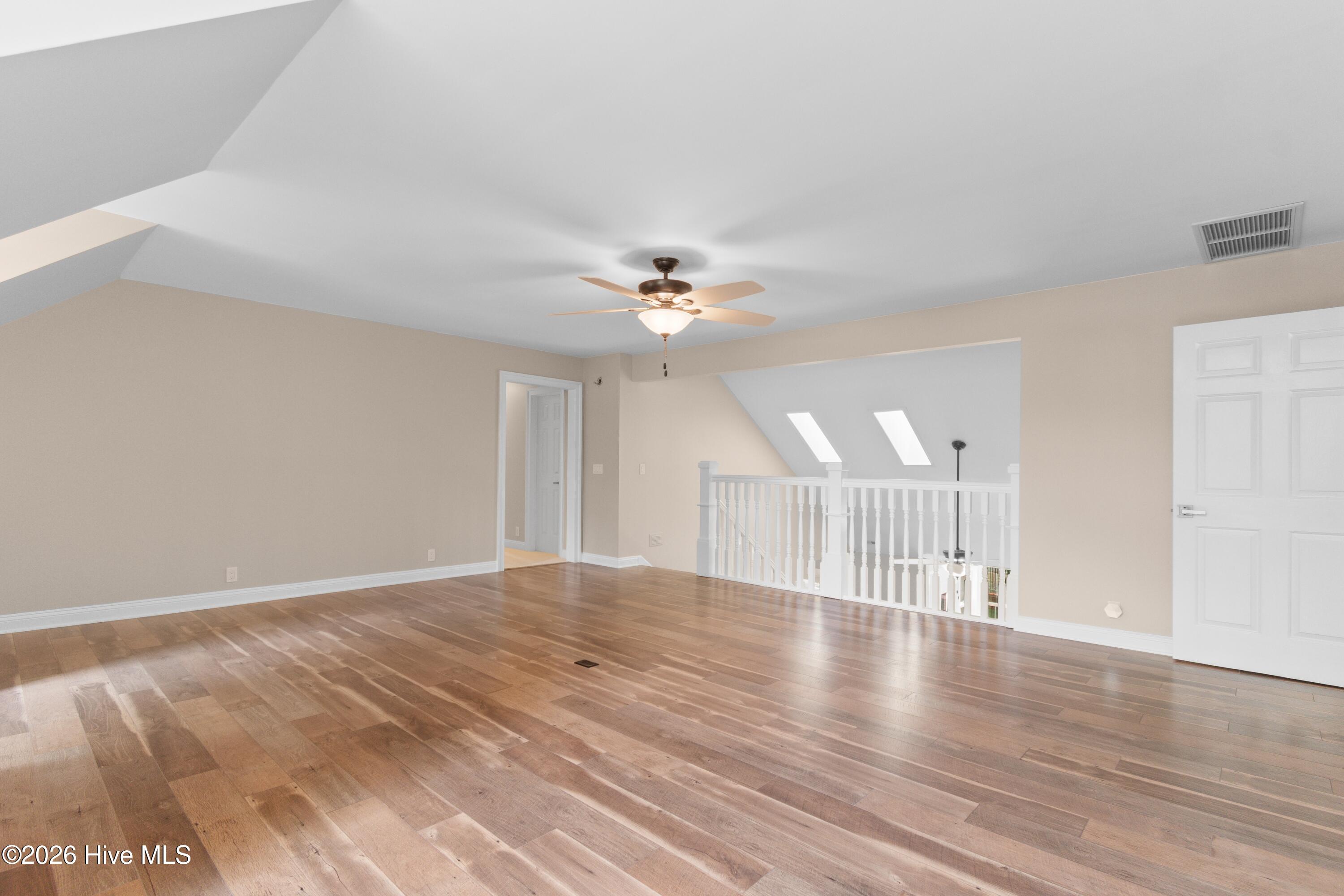 100569260 | Photo 37