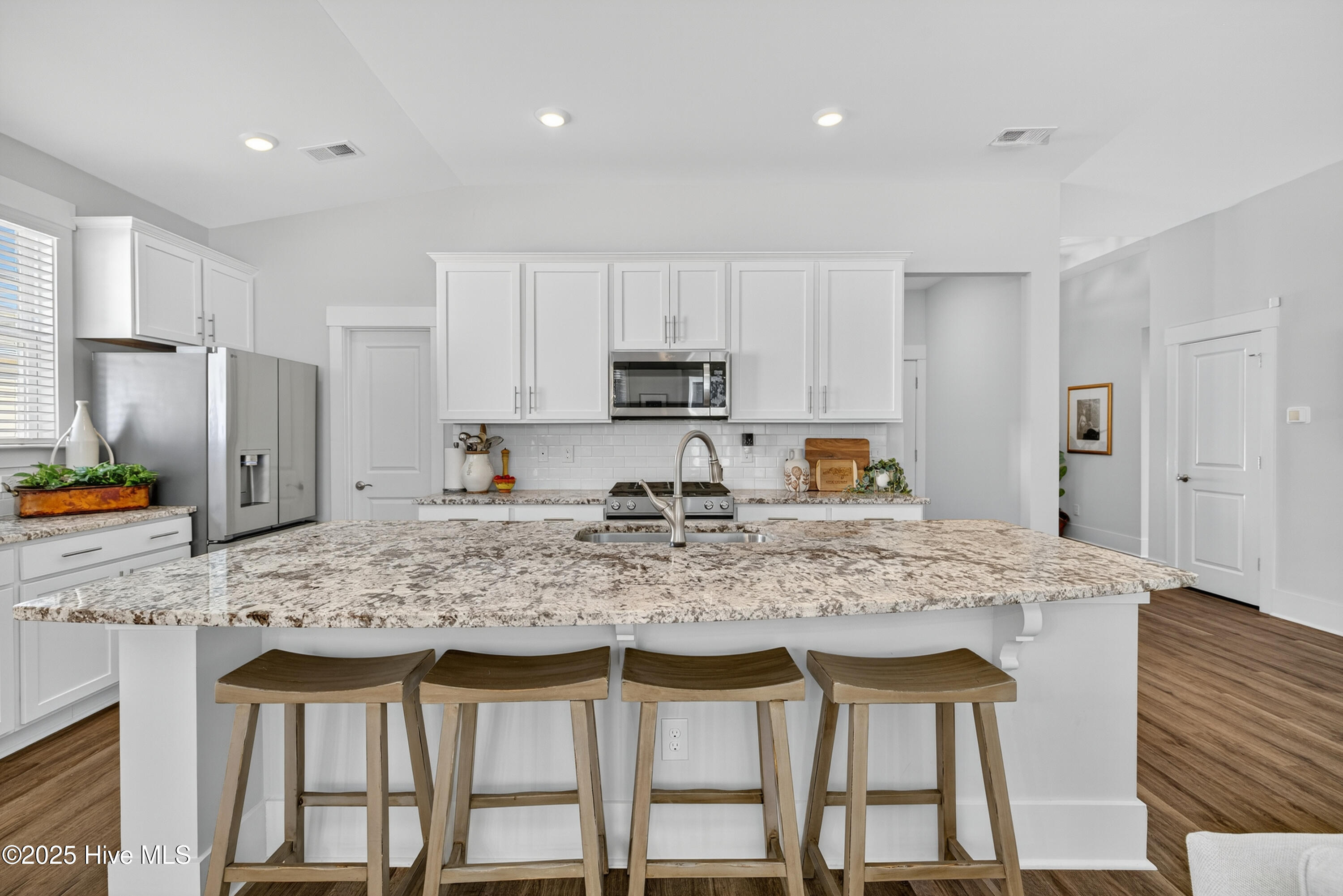 100538241 | Photo 13