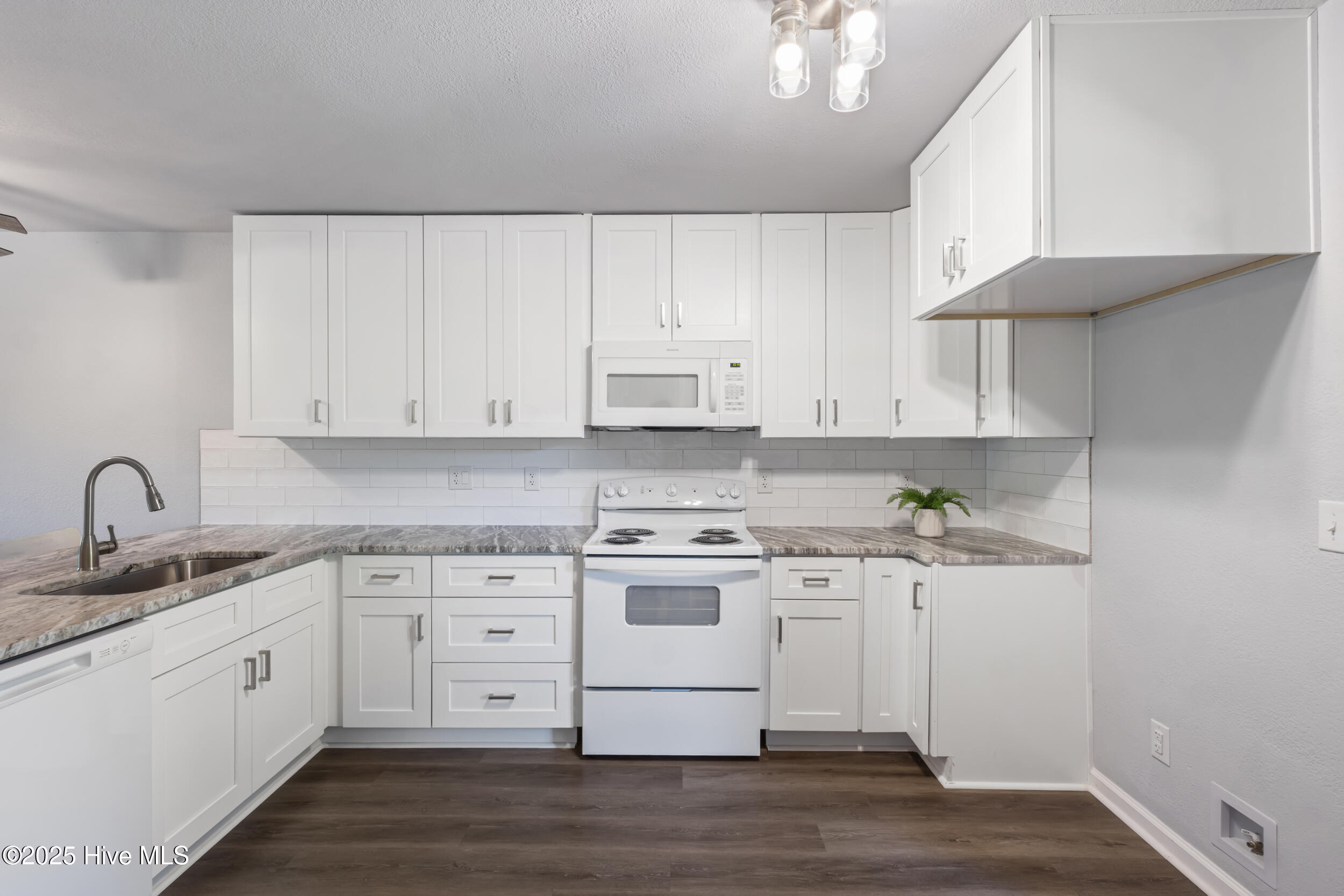 522 S Kerr Avenue, Wilmington, NC 28403 – photo 9: Kitchen