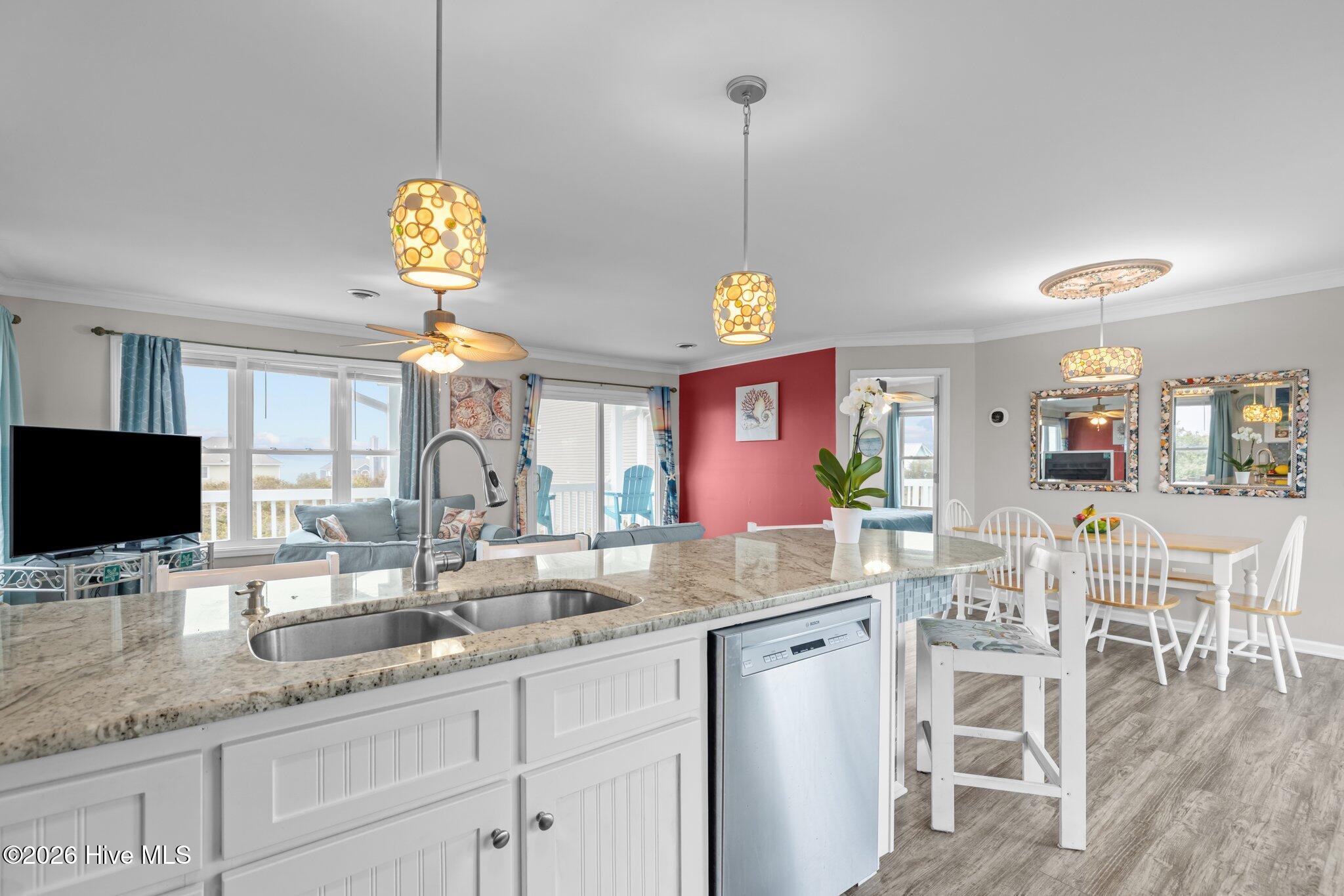 100565802 | Photo 22