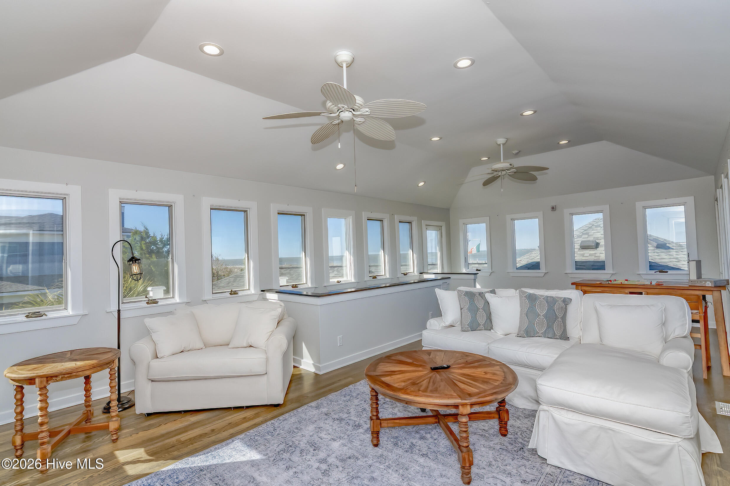 100560271 | Photo 29