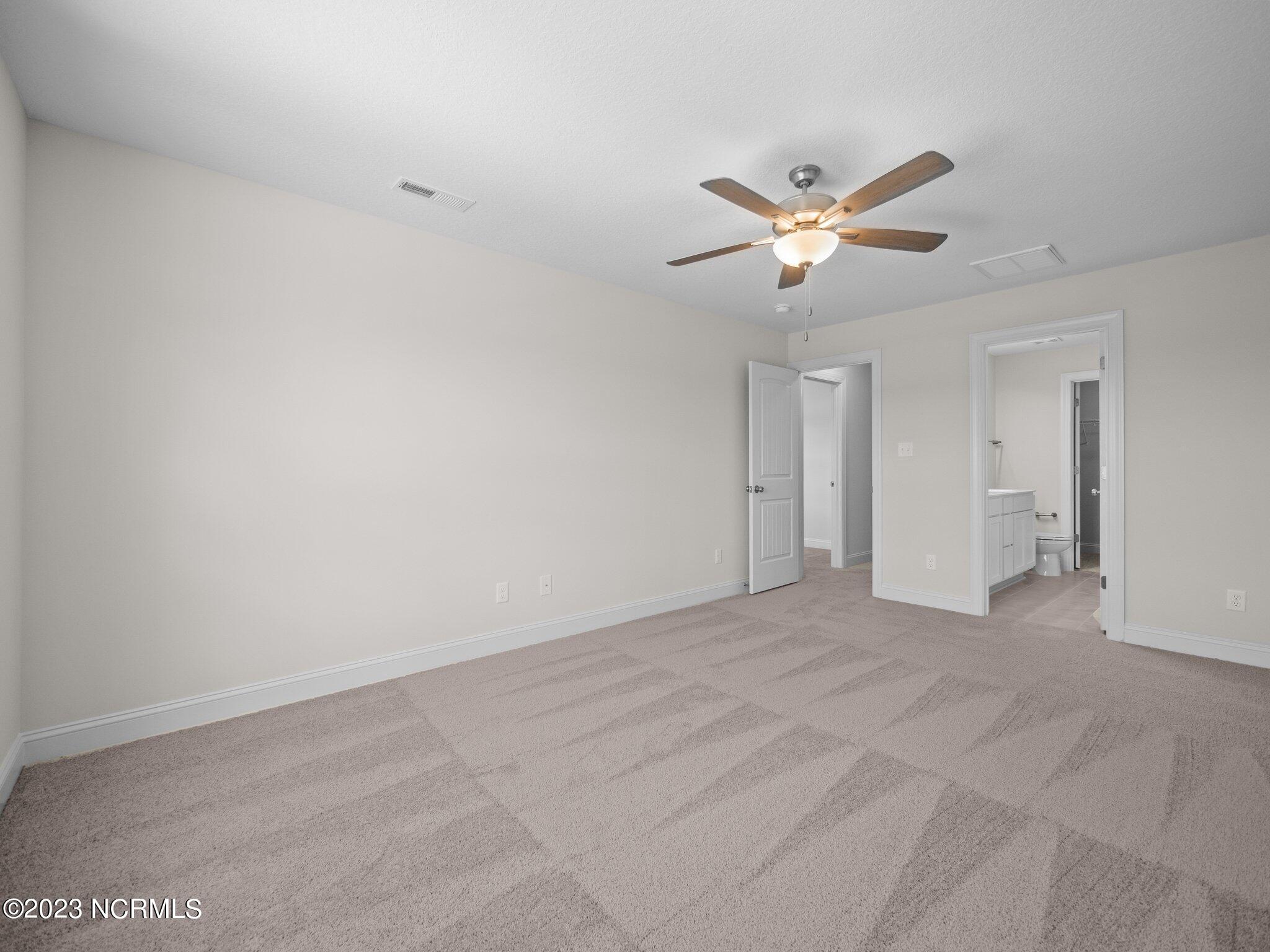 100570628 | Photo 15