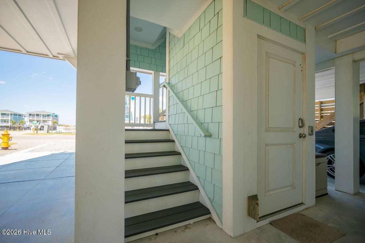 100560212 | Photo 60