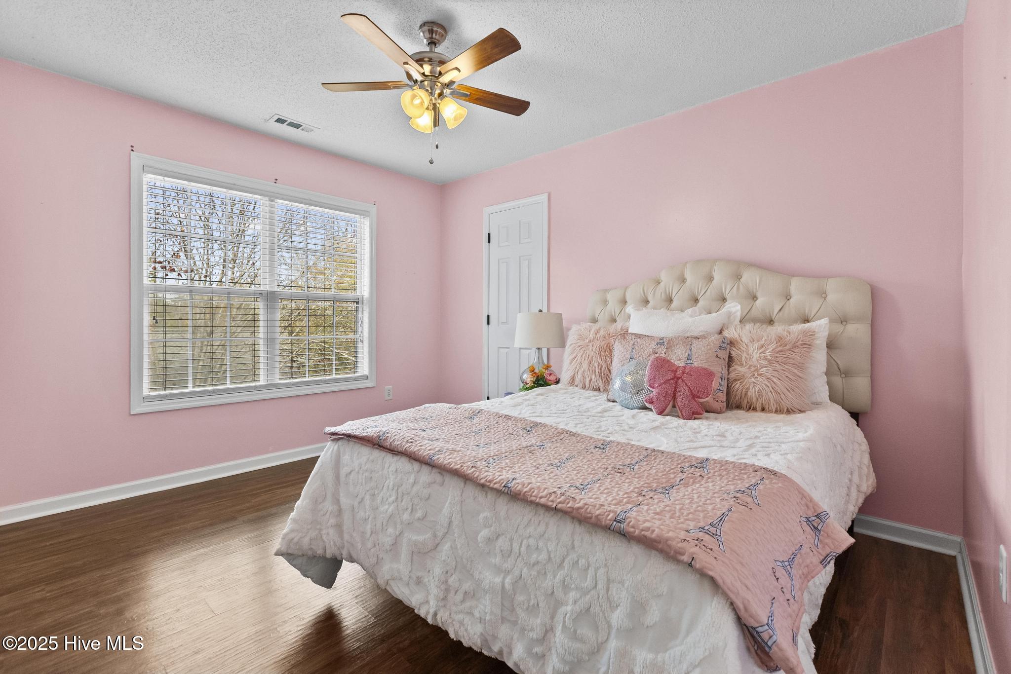 100546183 | Photo 28