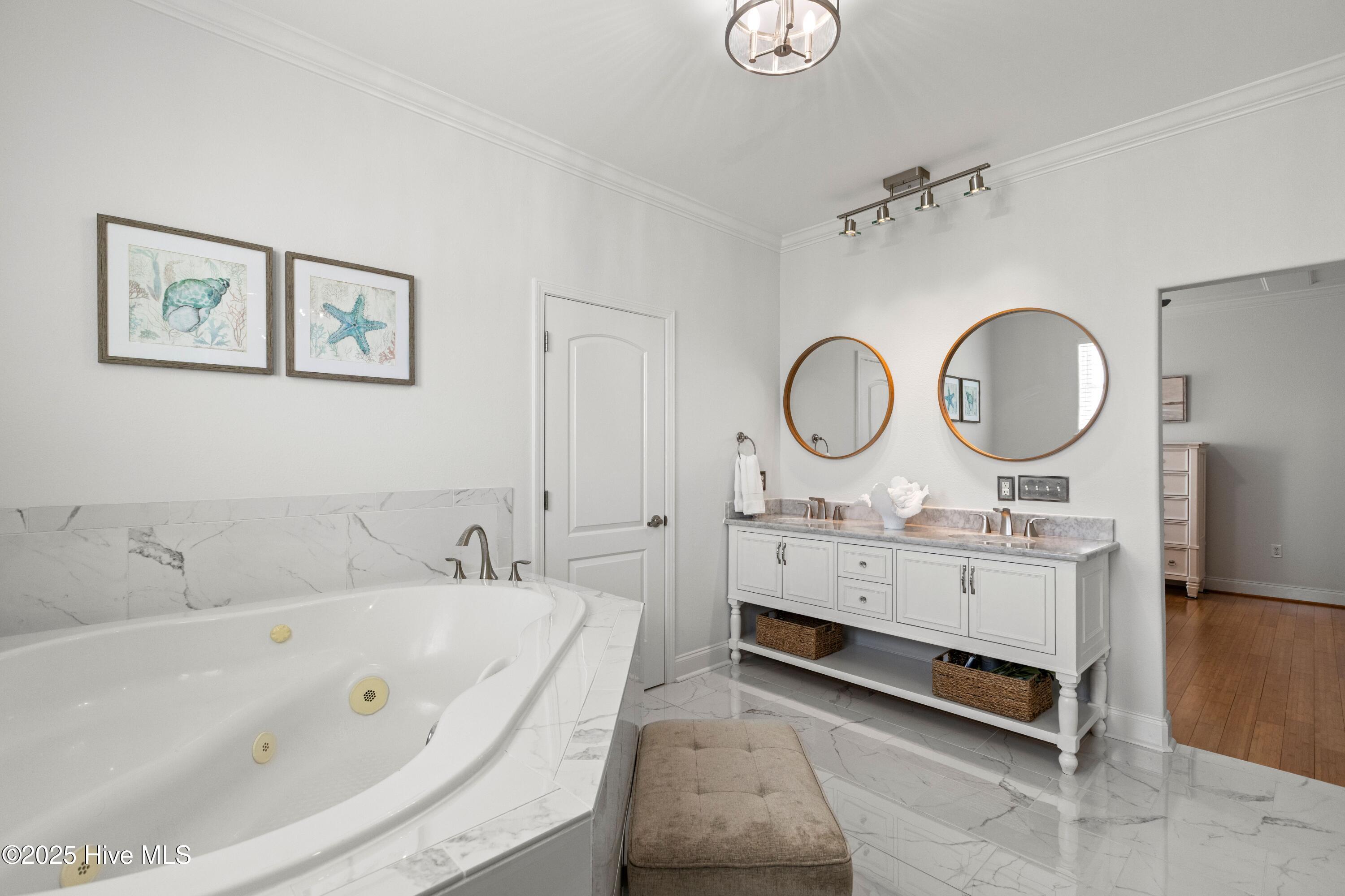 100532894 | Photo 27