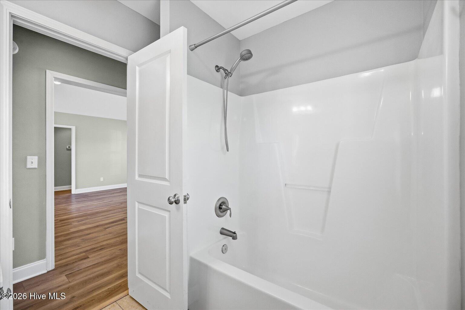 100561166 | Photo 26