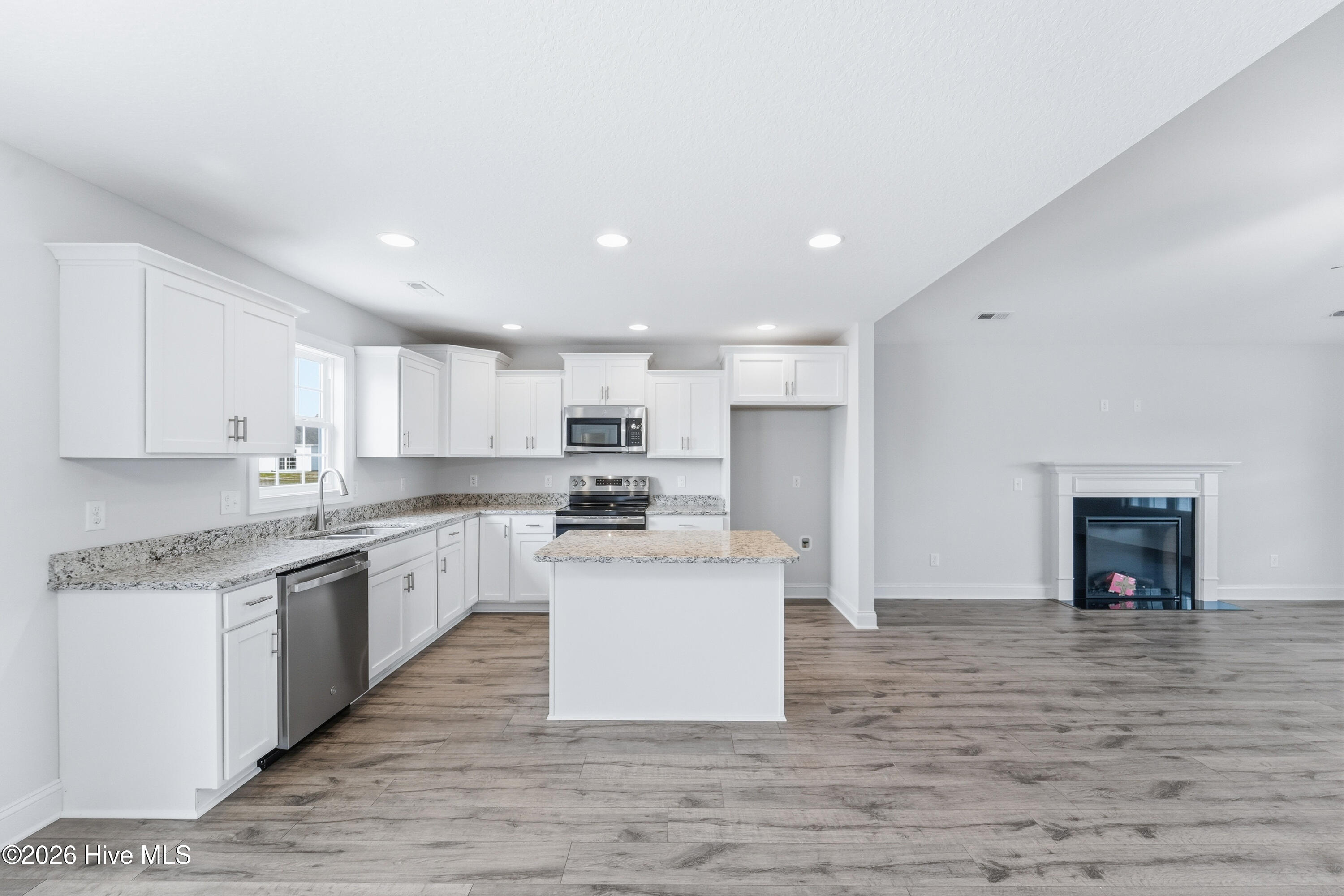 100530676 | Photo 10