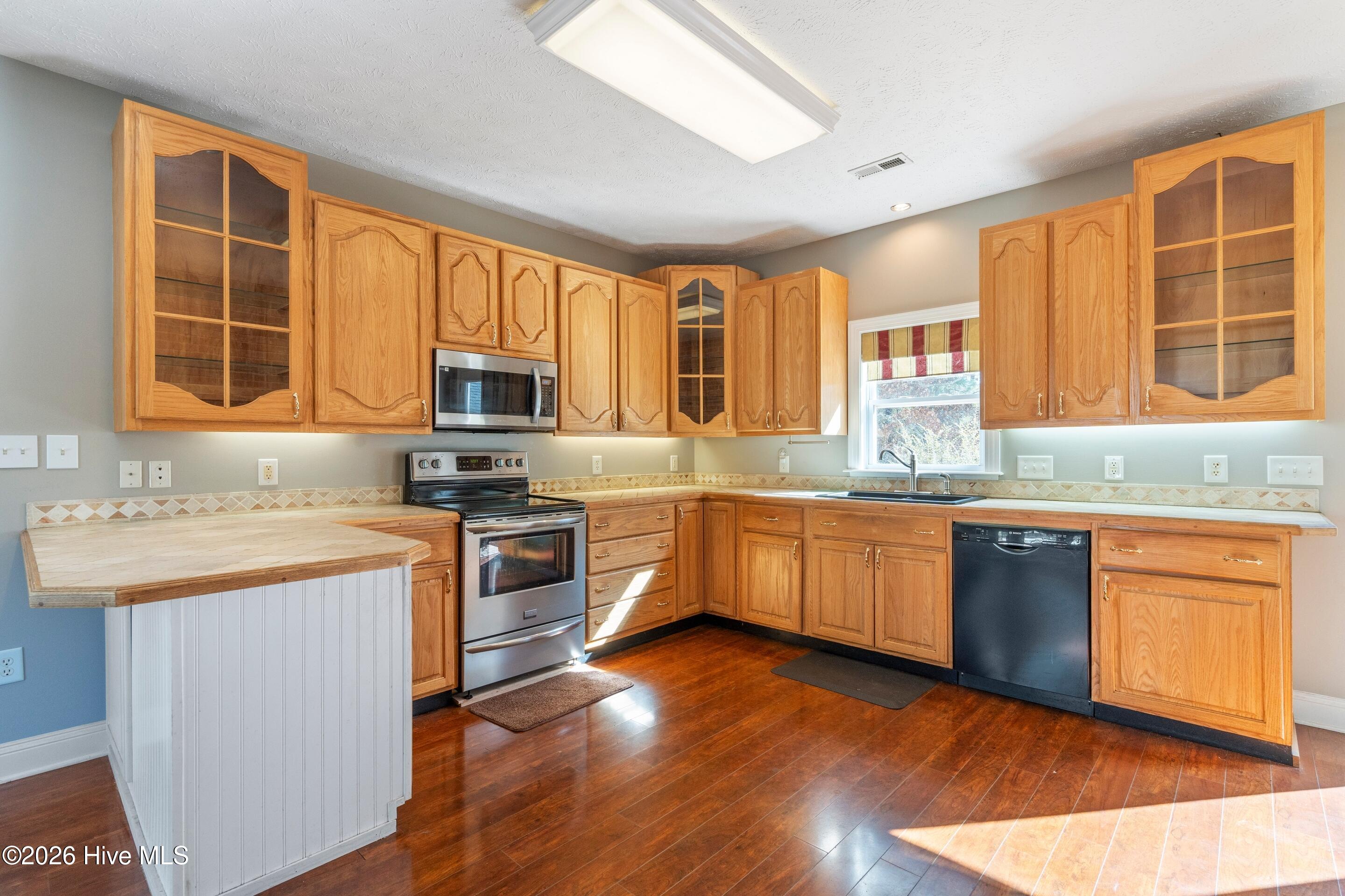 100550661 | Photo 26