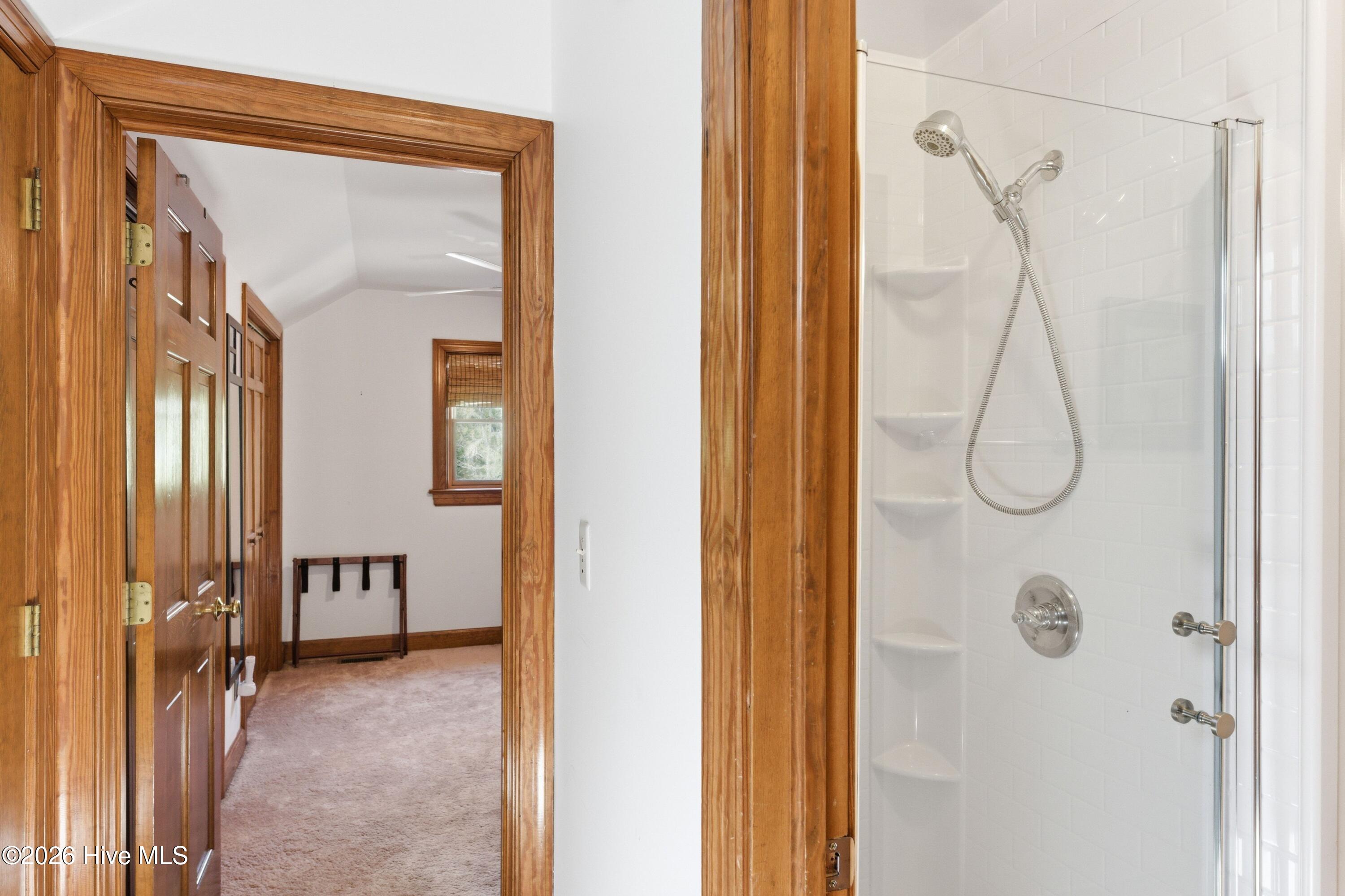 100566267 | Photo 38