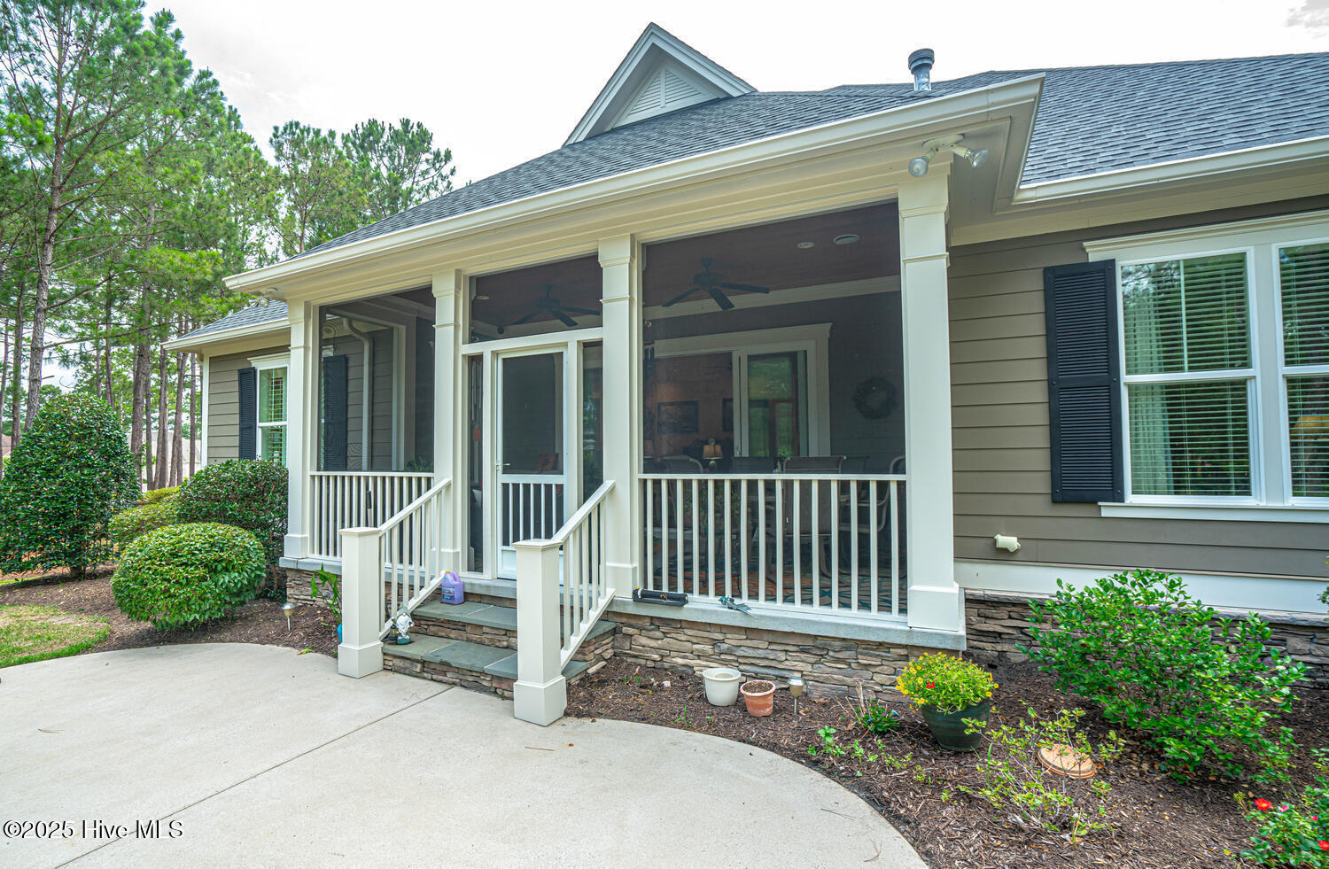 100566478 | Photo 58