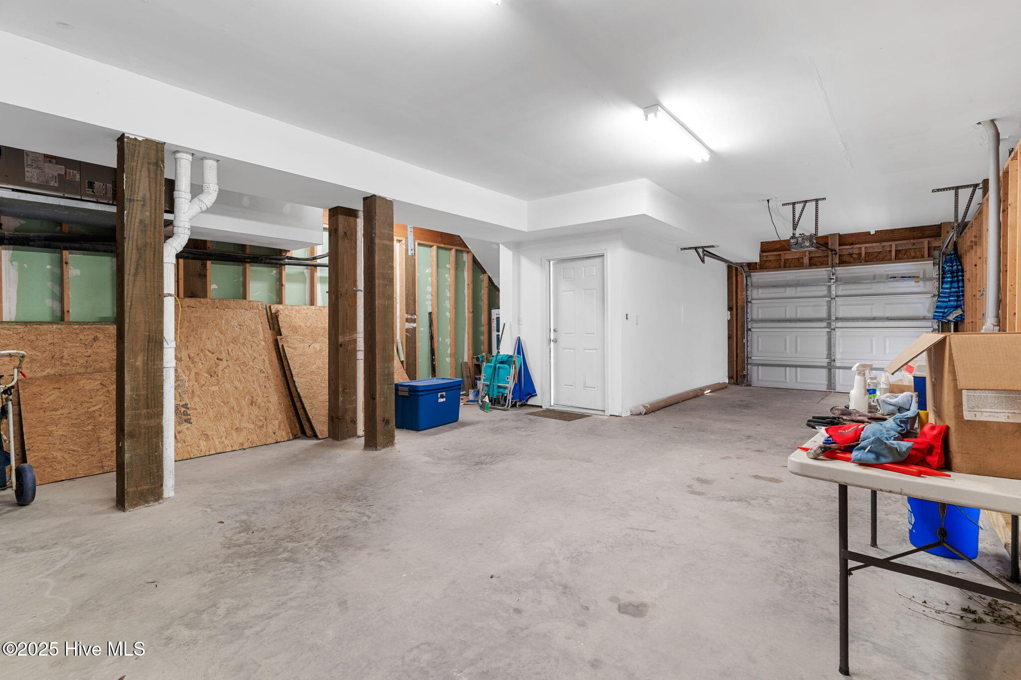 100544911 | Photo 28