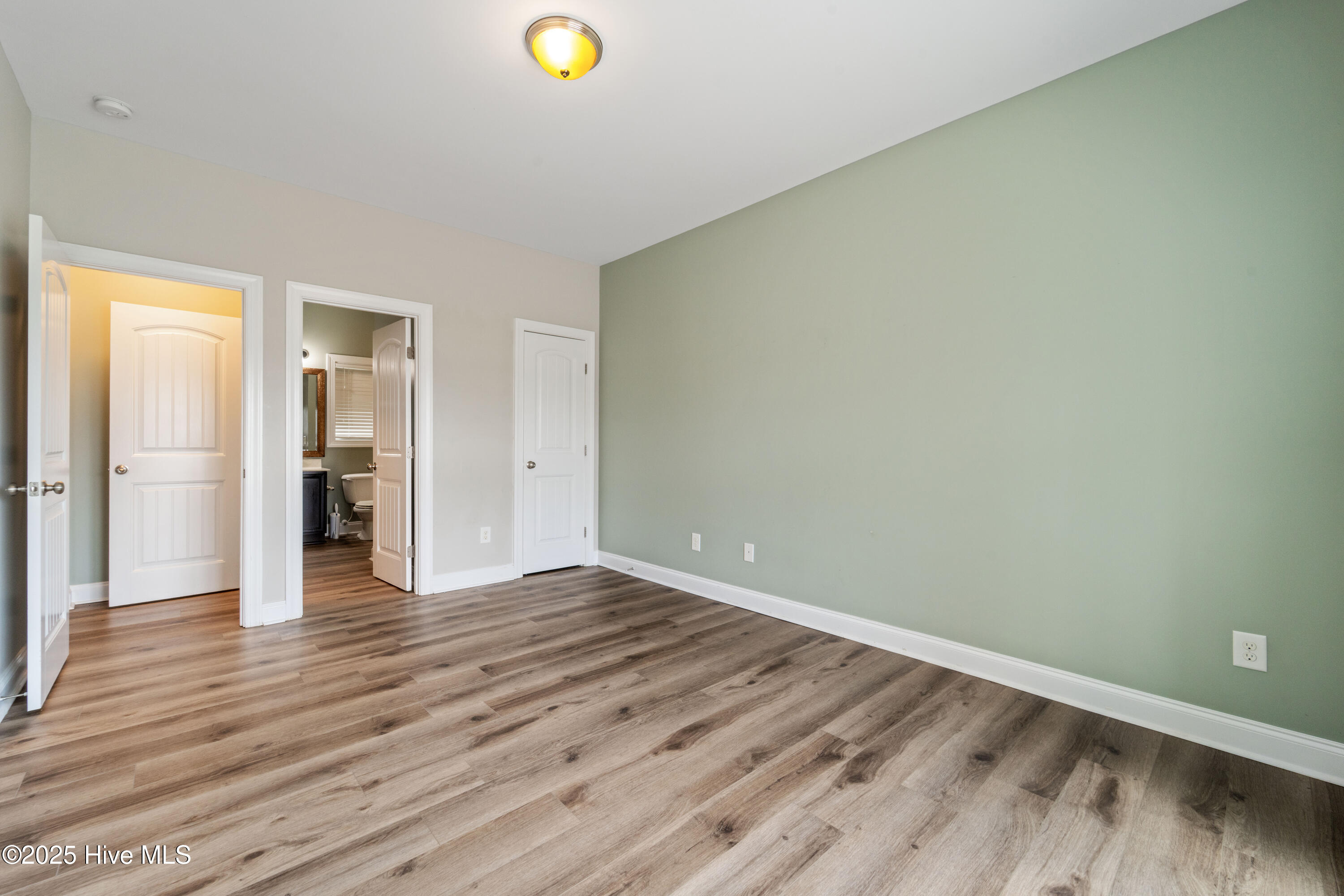 100525842 | Photo 19