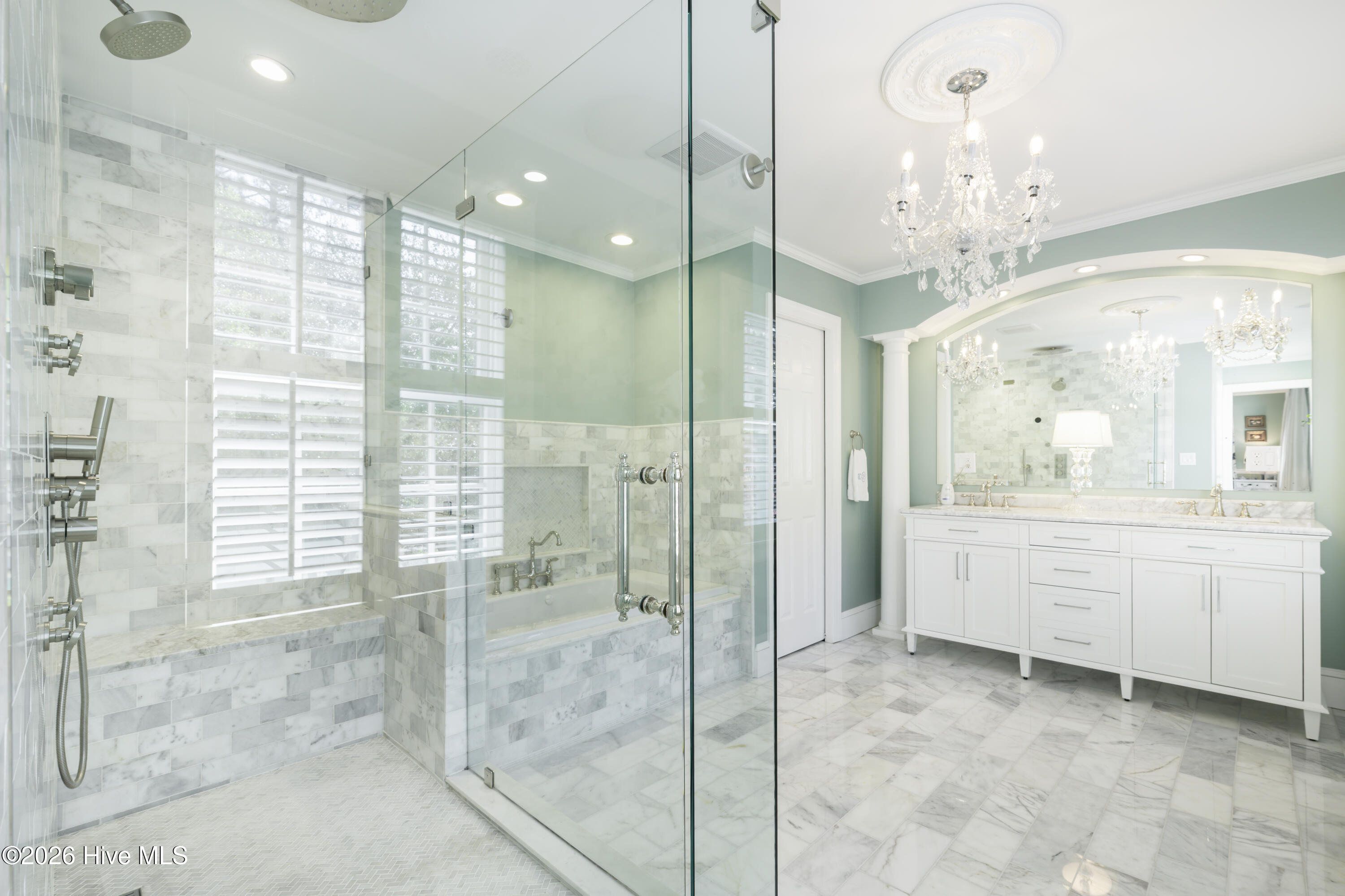 100565005 | Photo 37