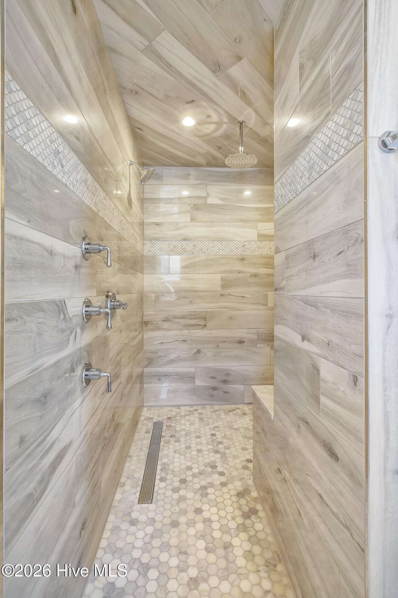 100563584 | Photo 21