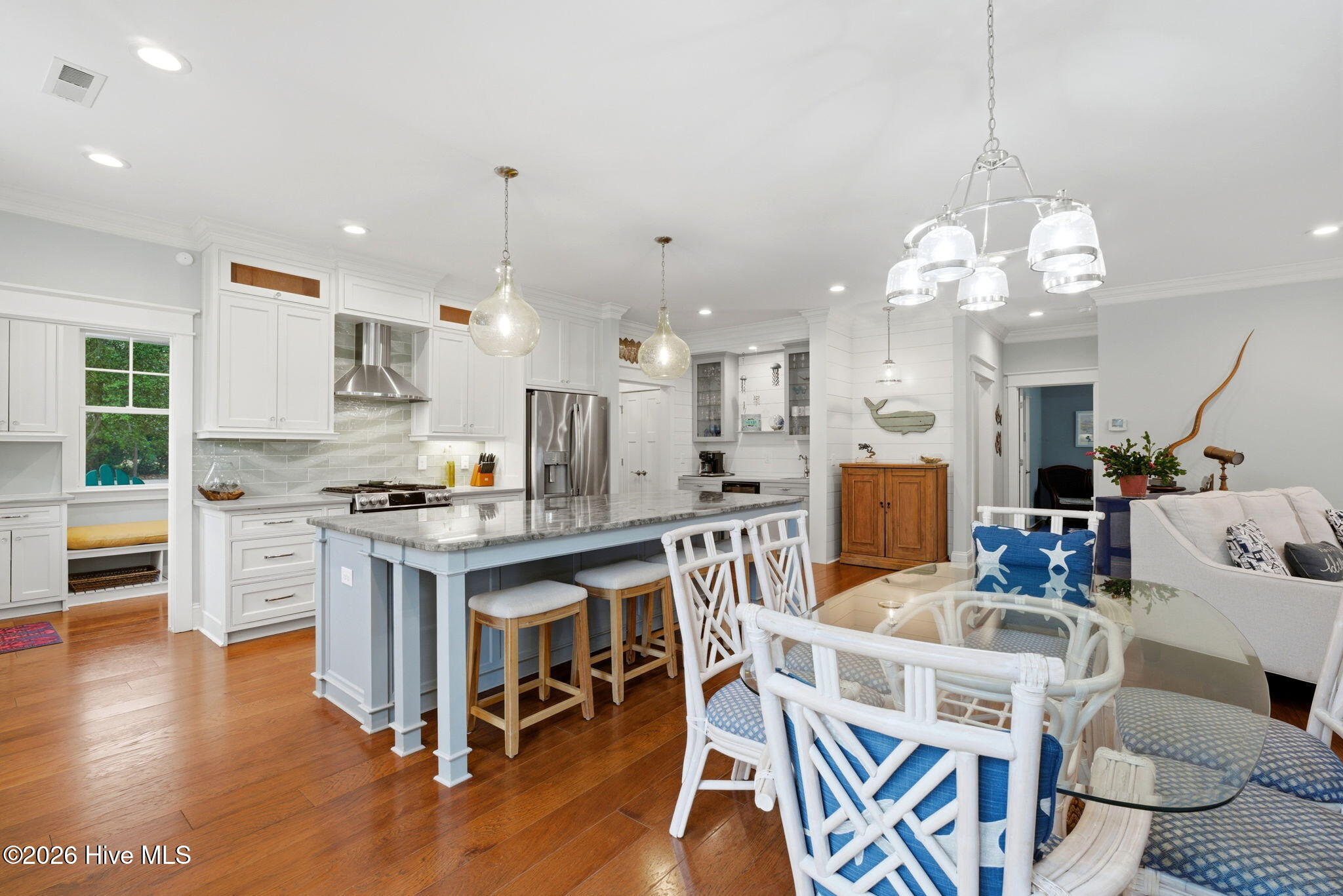 100553836 | Photo 10