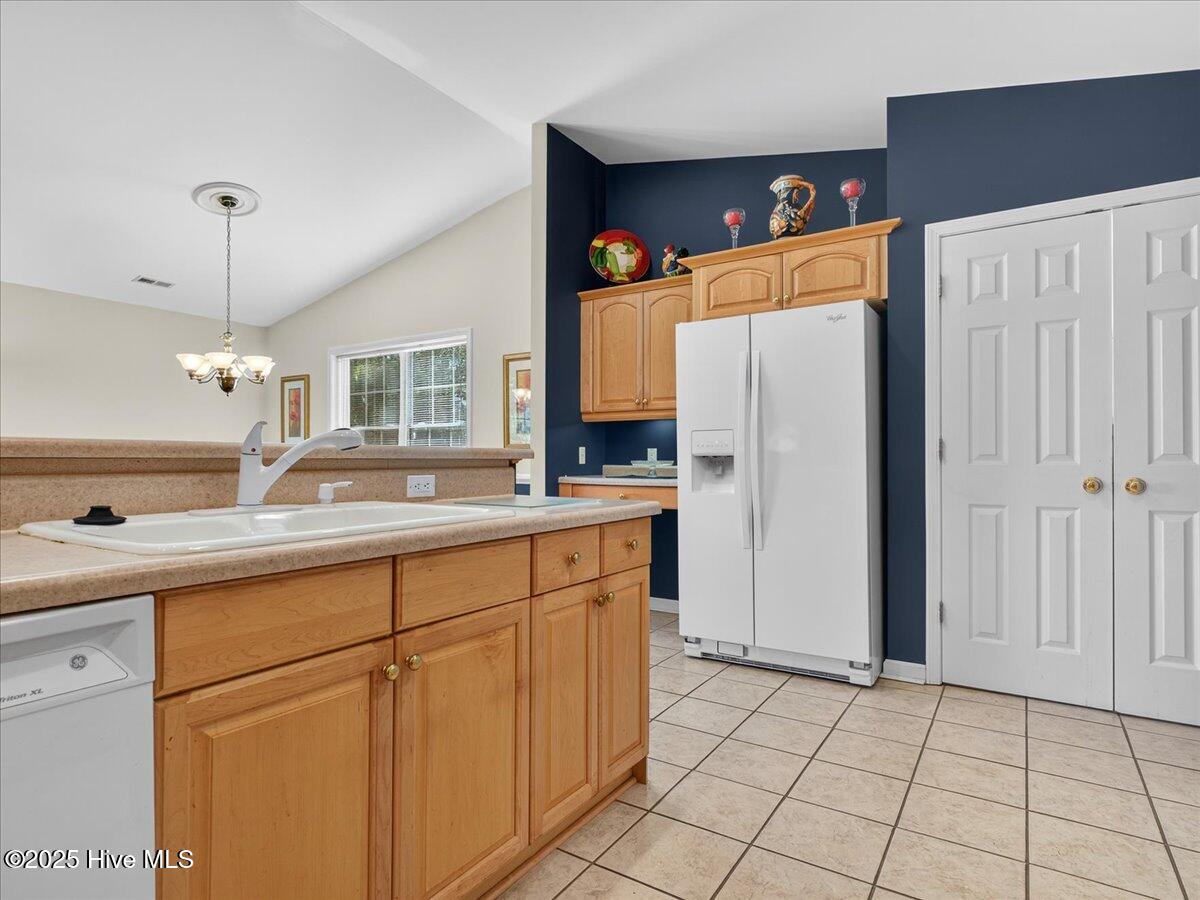 100537242 | Photo 22