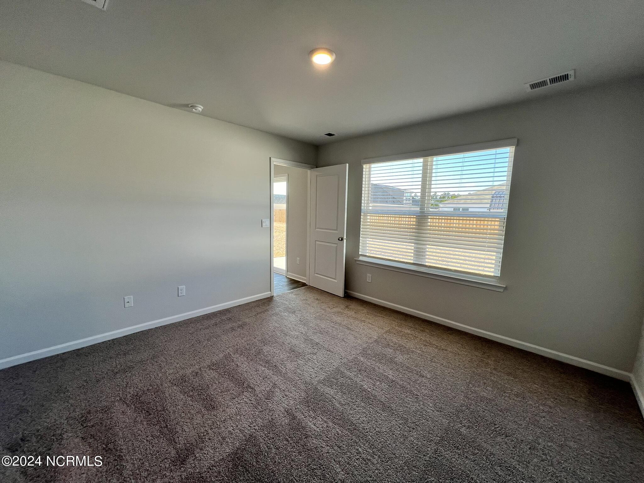 100565972 | Photo 15