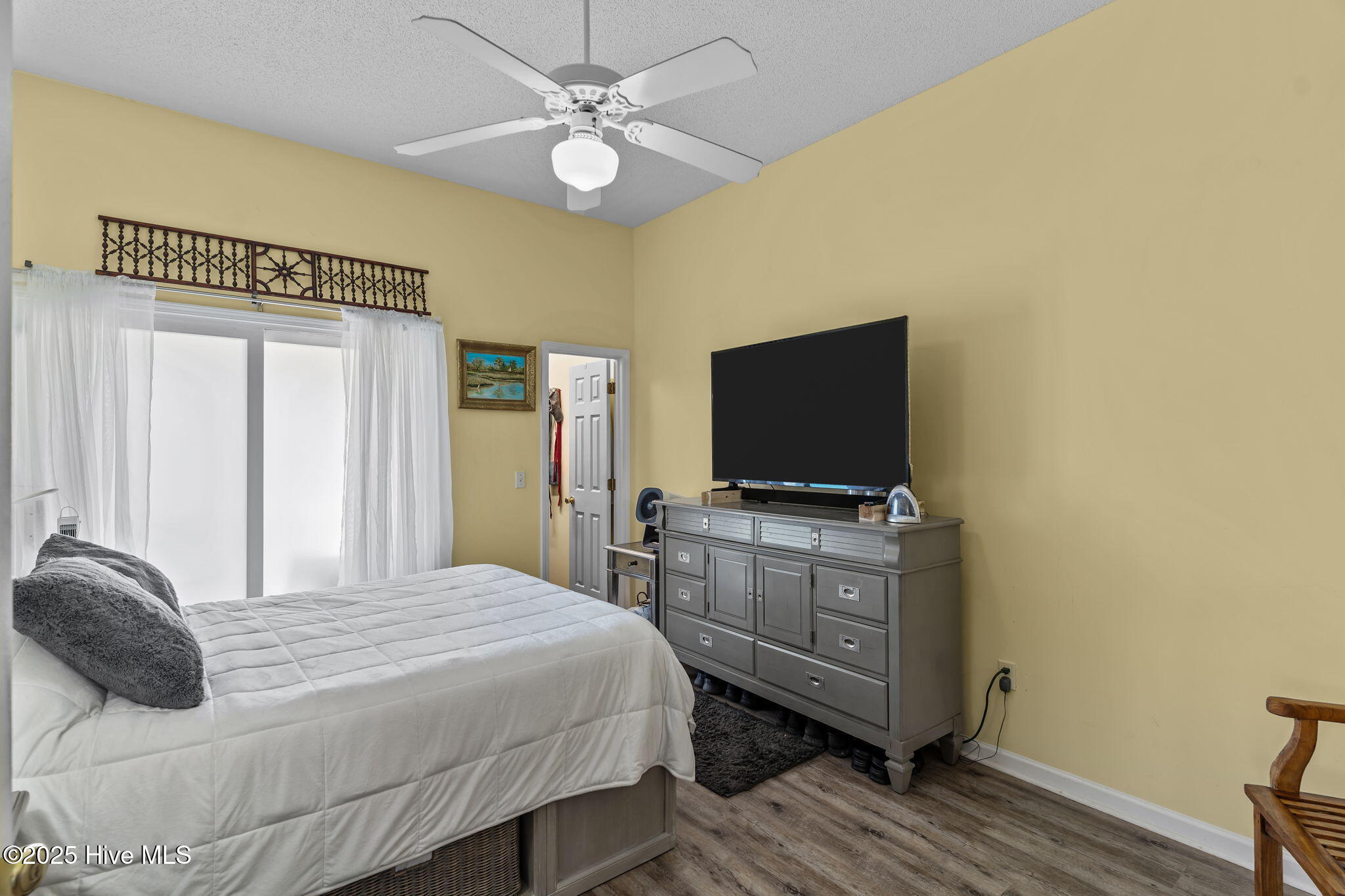 100543874 | Photo 23