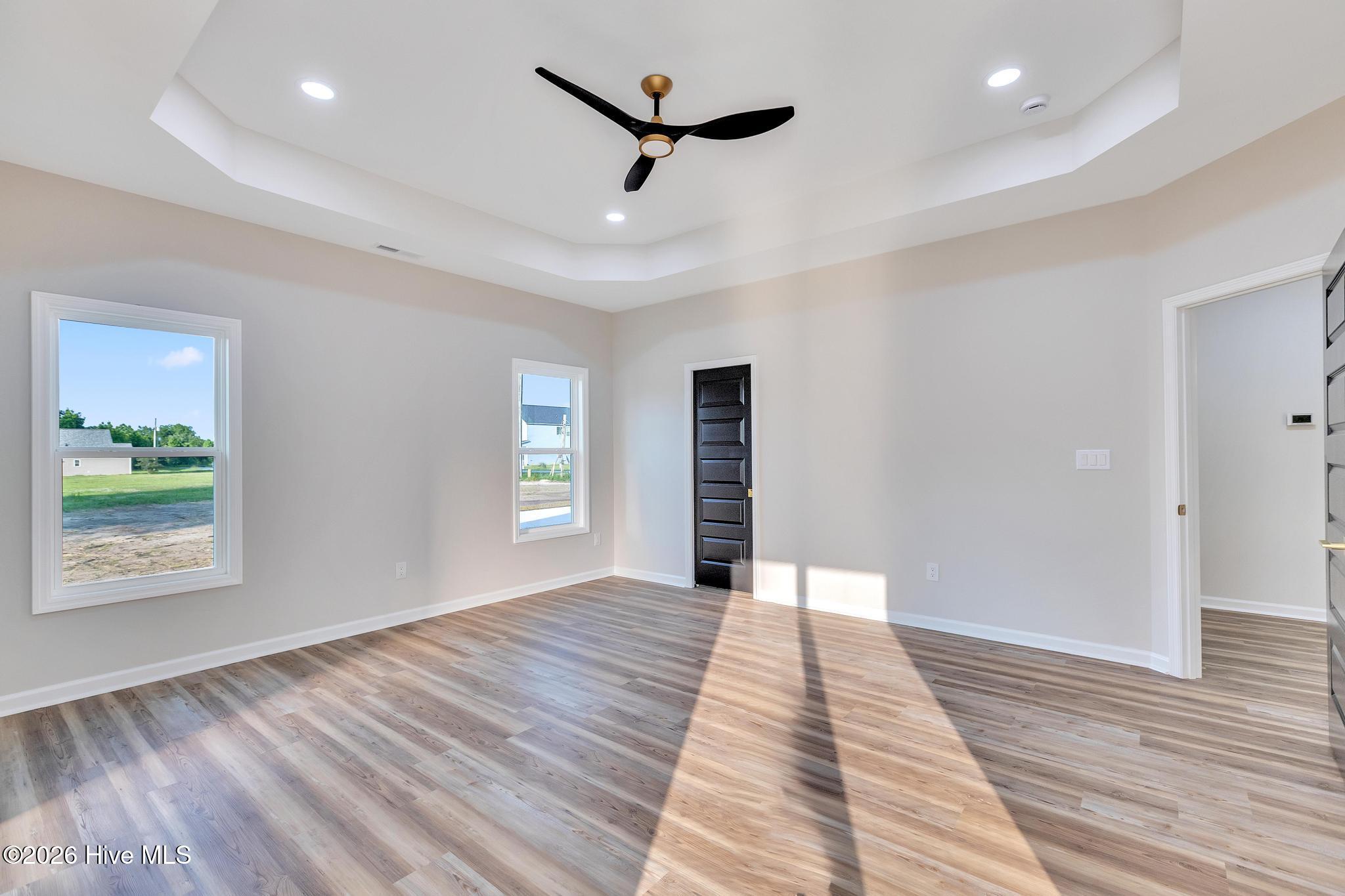 100552595 | Photo 26