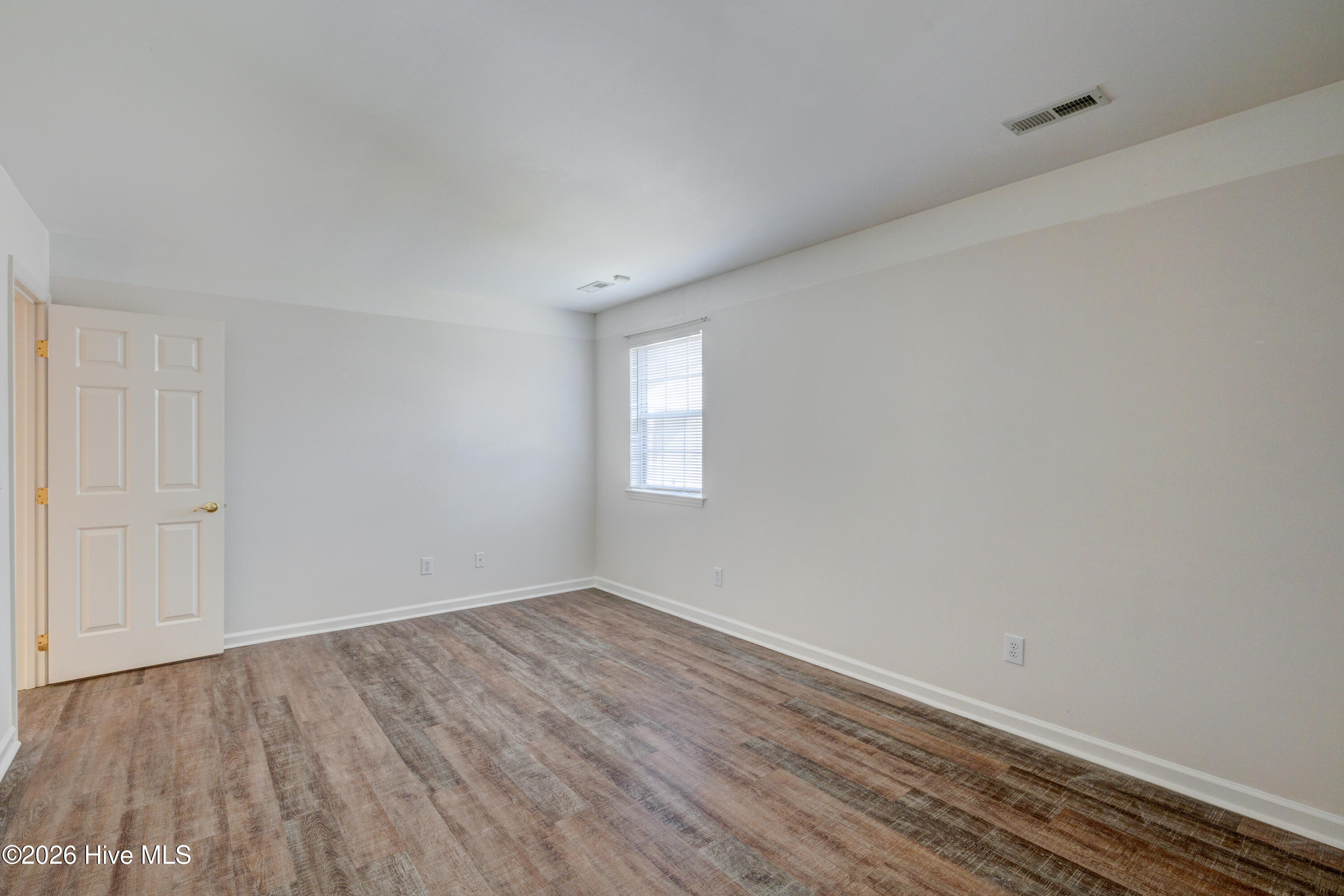 100562738 | Photo 37