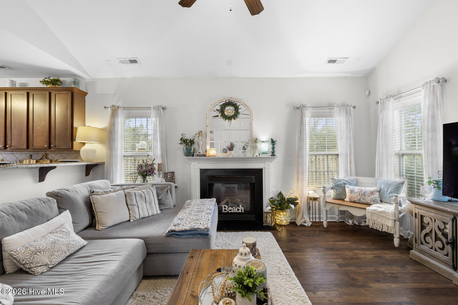 100555992 | Photo 12