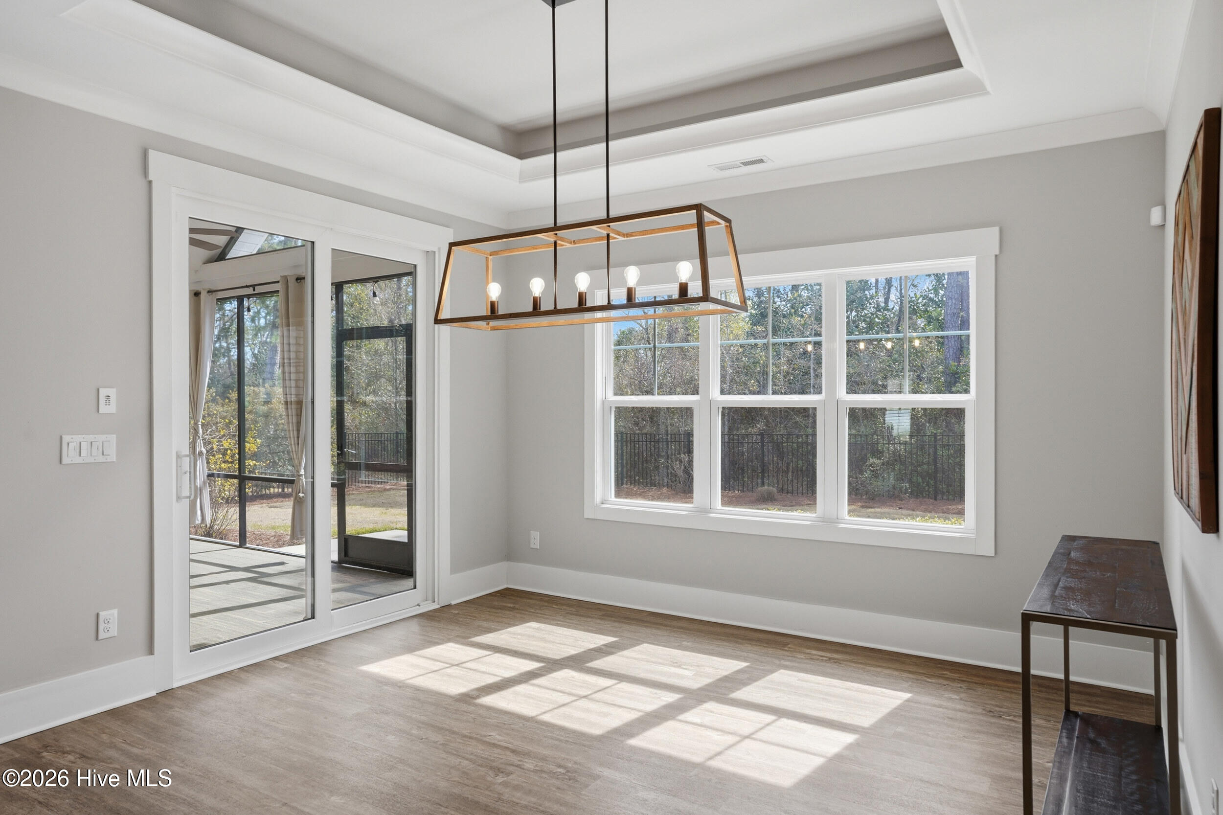 100561233 | Photo 18