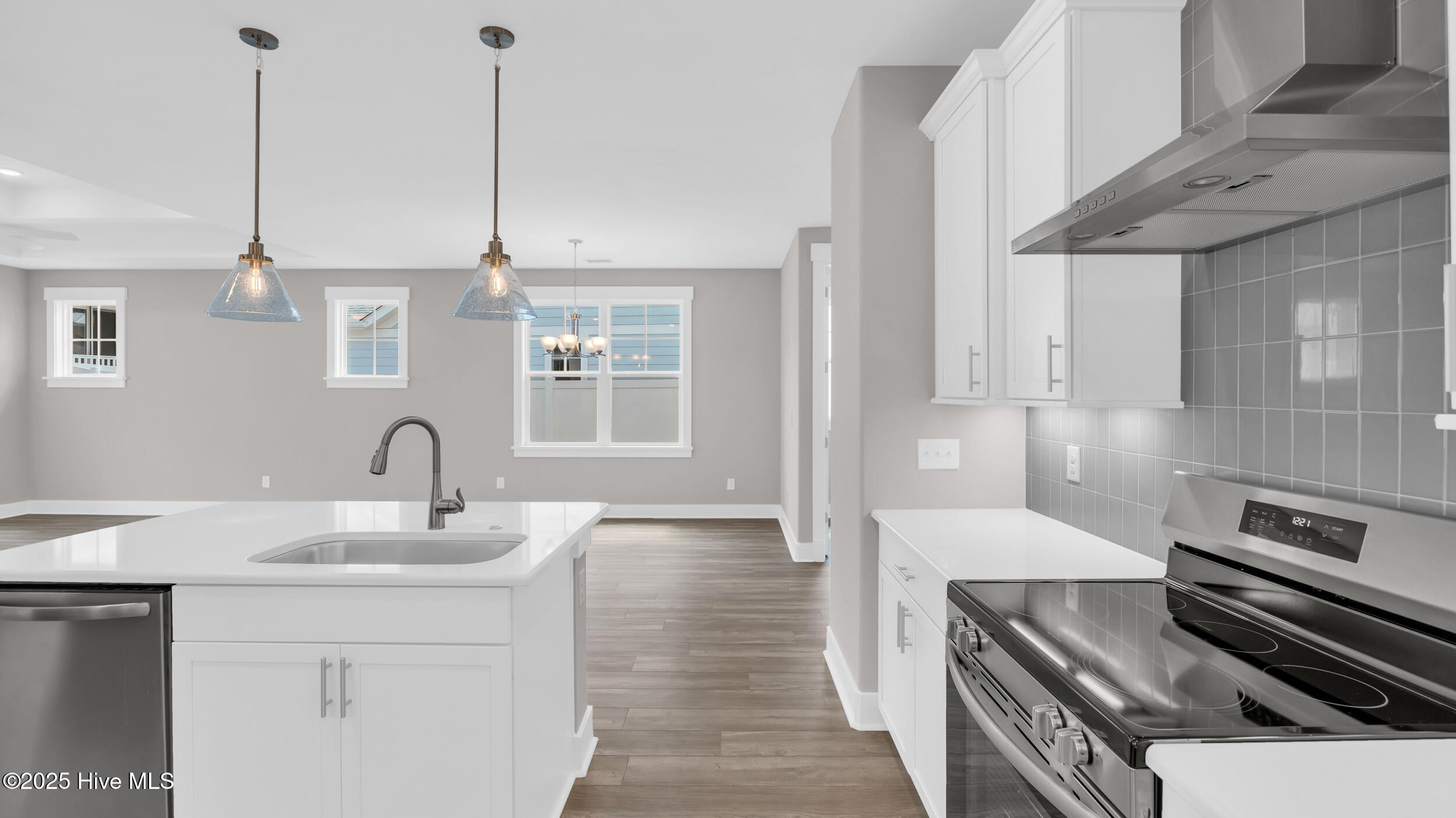 100550243 | Photo 13