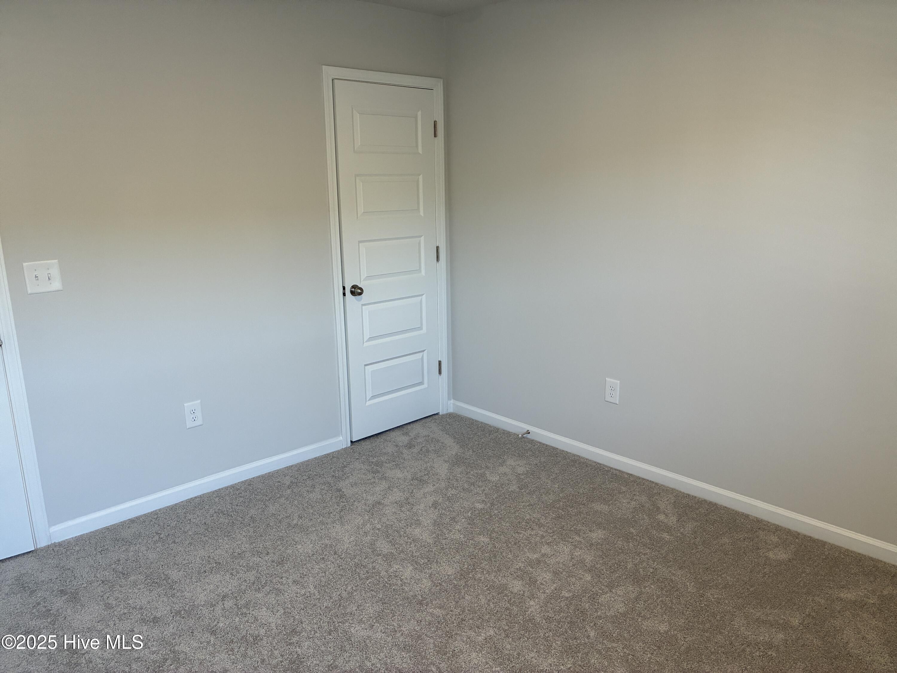 100569016 | Photo 44