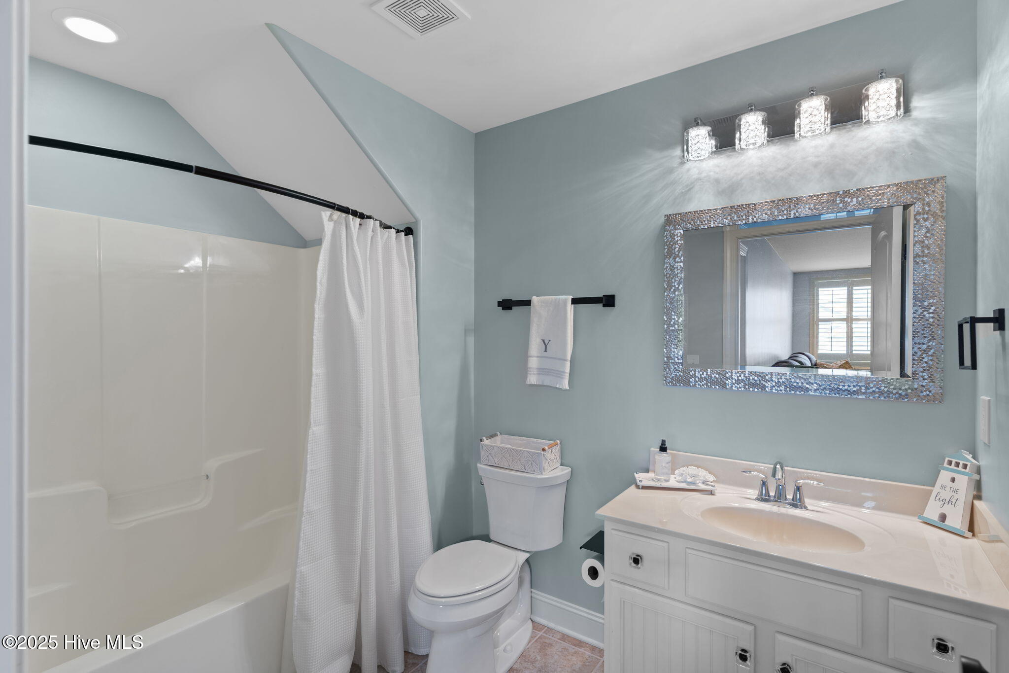 100534405 | Photo 37