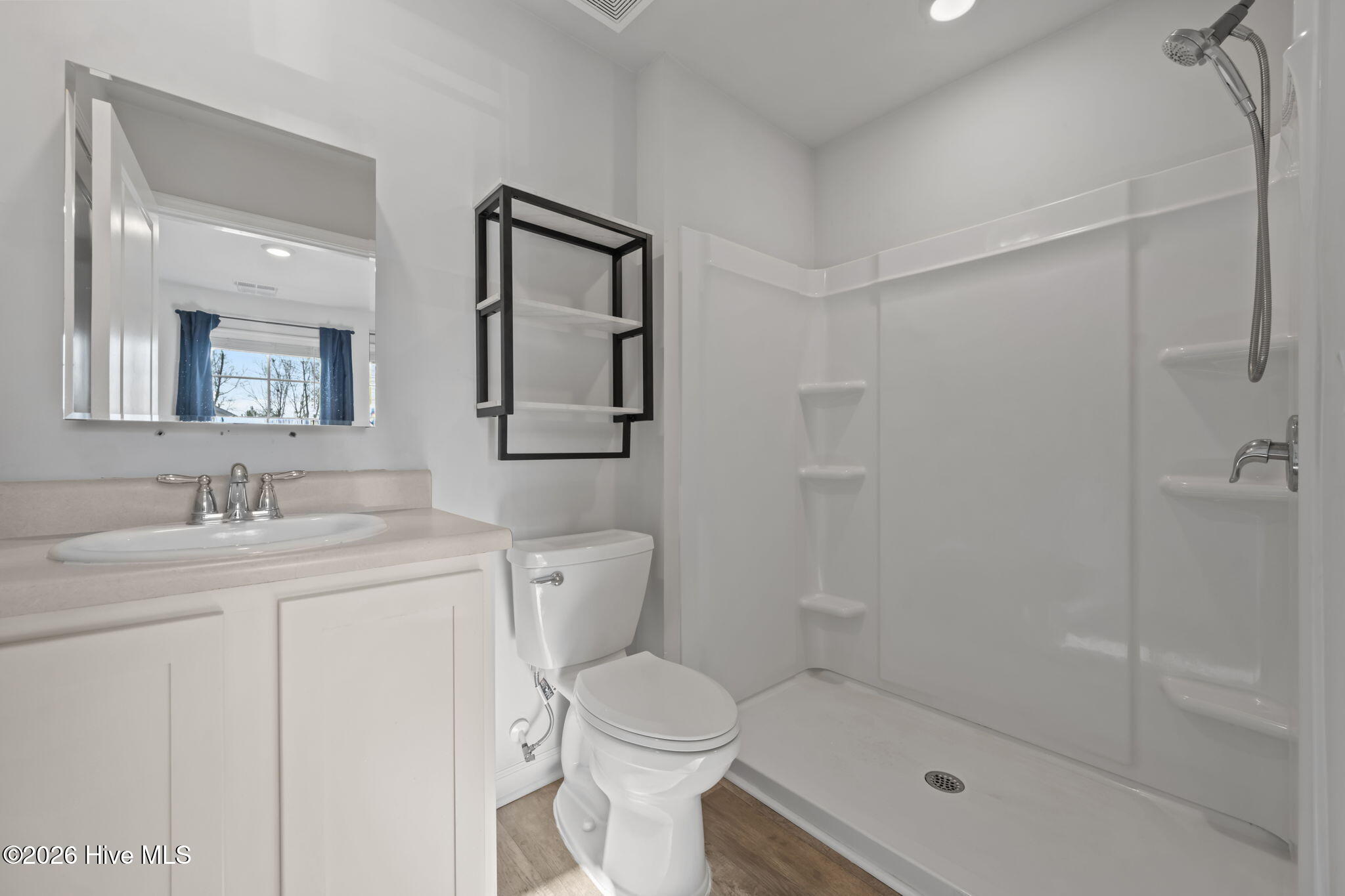 100547866 | Photo 33