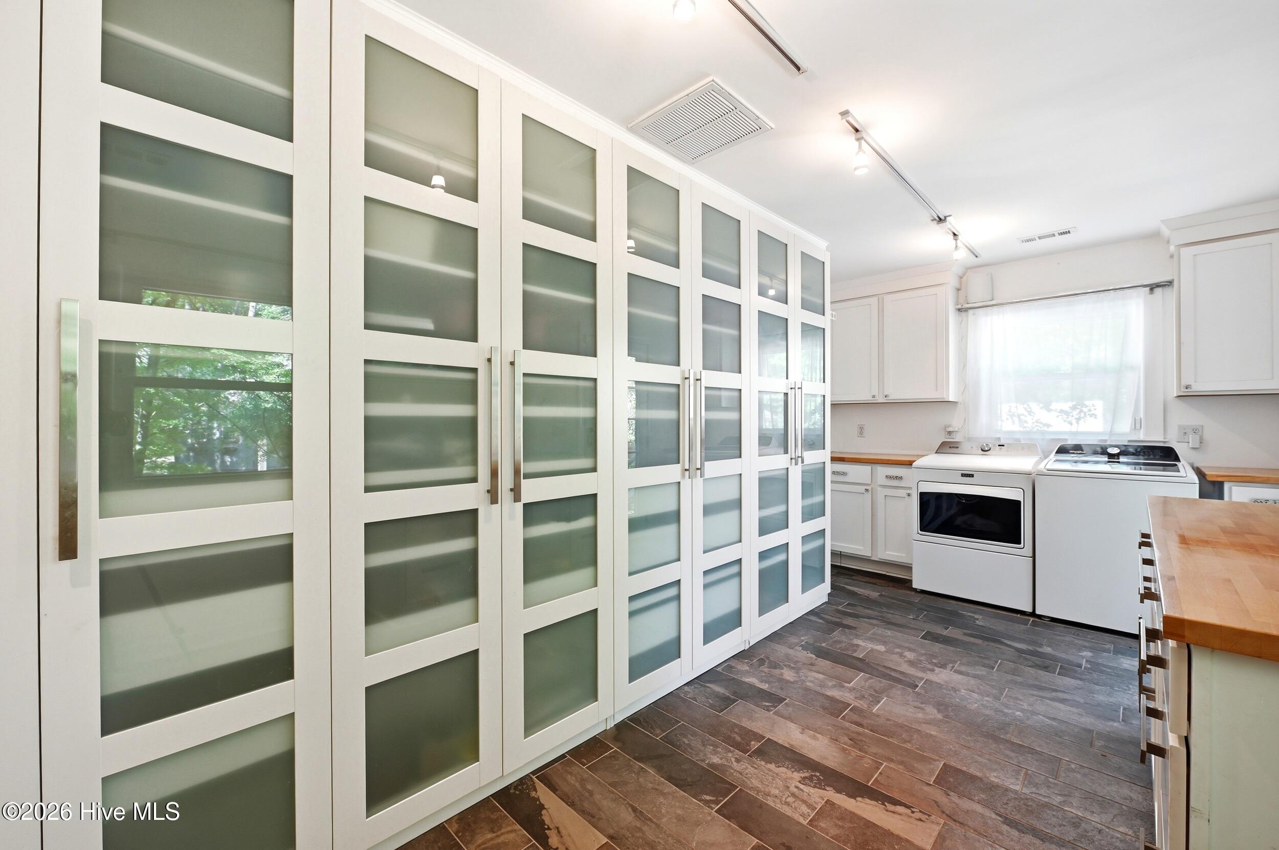 100570431 | Photo 39