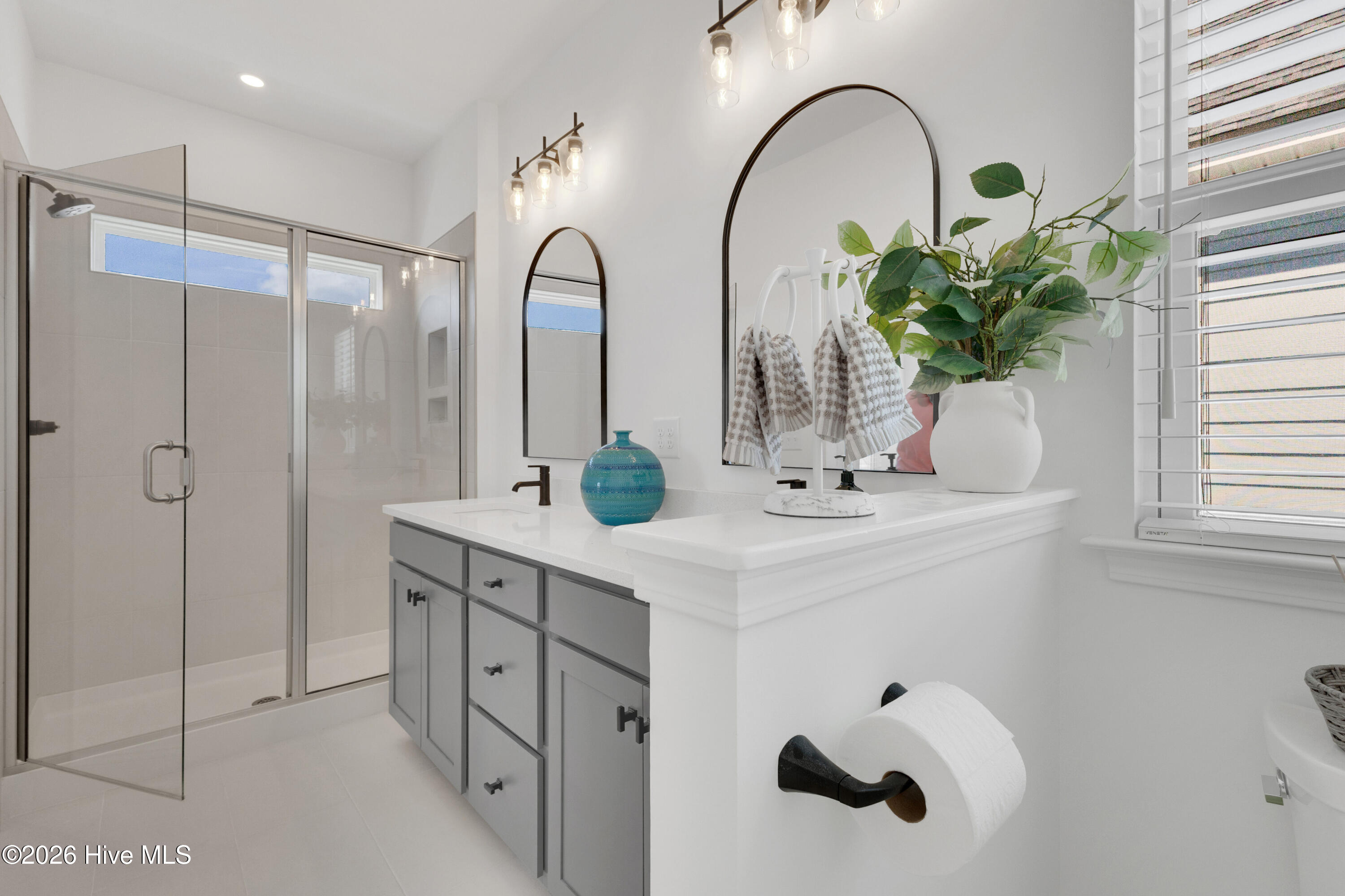 100566807 | Photo 25