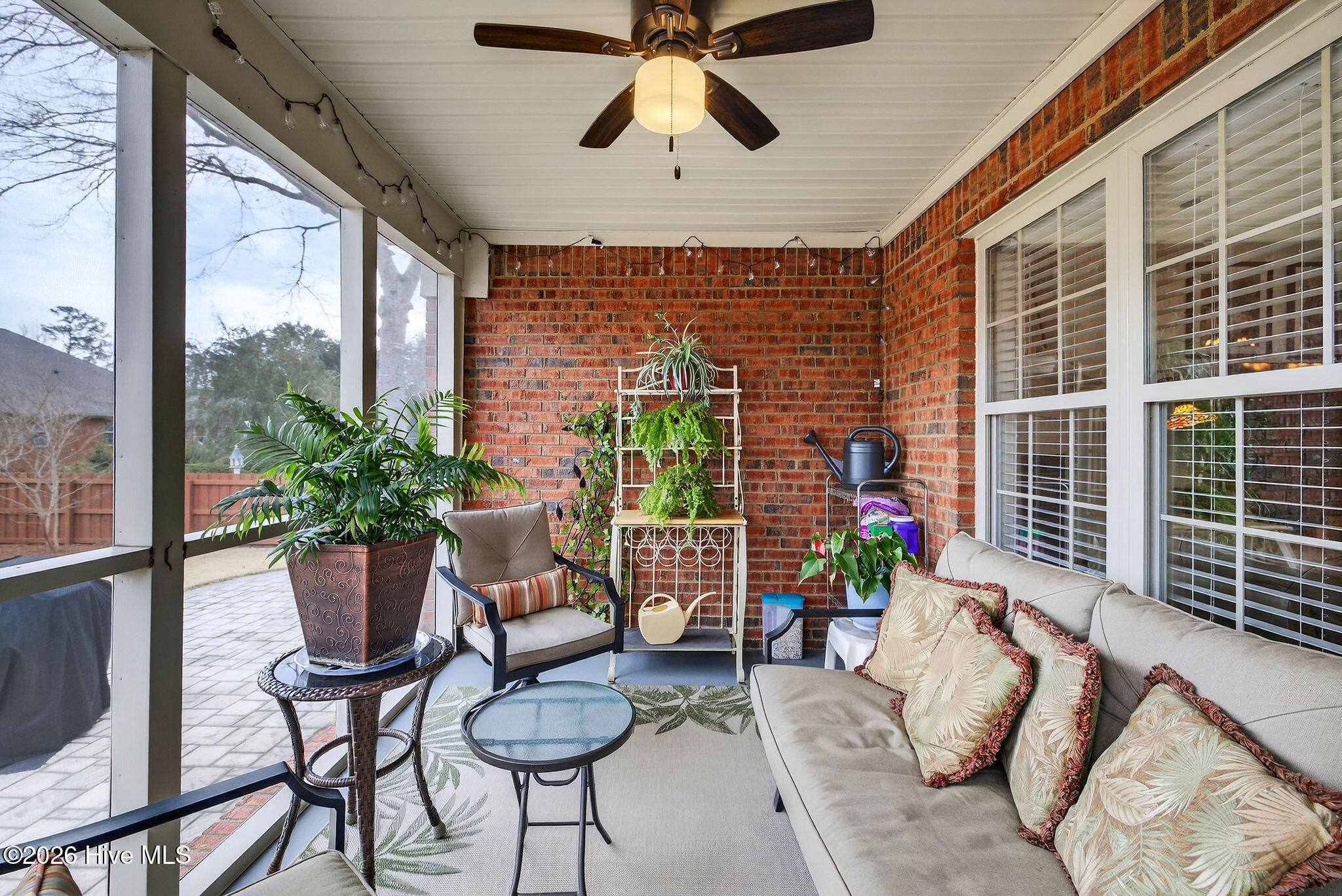 100557092 | Photo 36