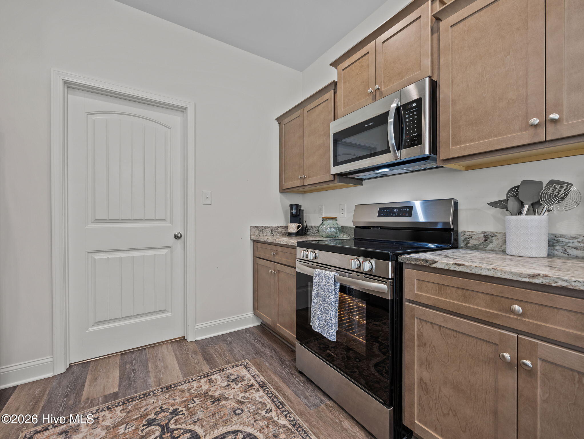 100569274 | Photo 17