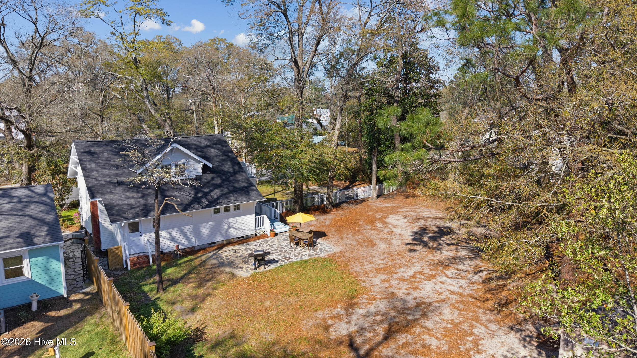 100562398 | Photo 40